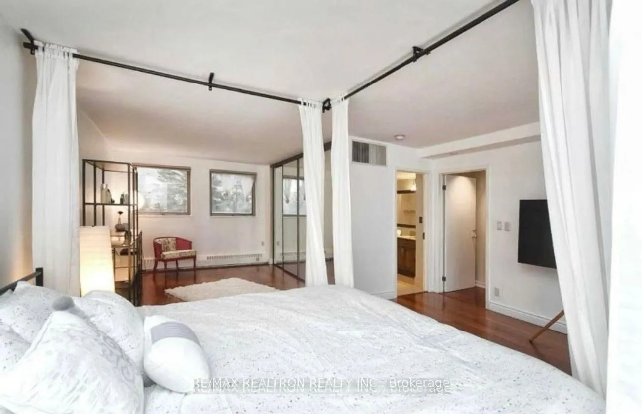 1 Duplex Avenue, #105