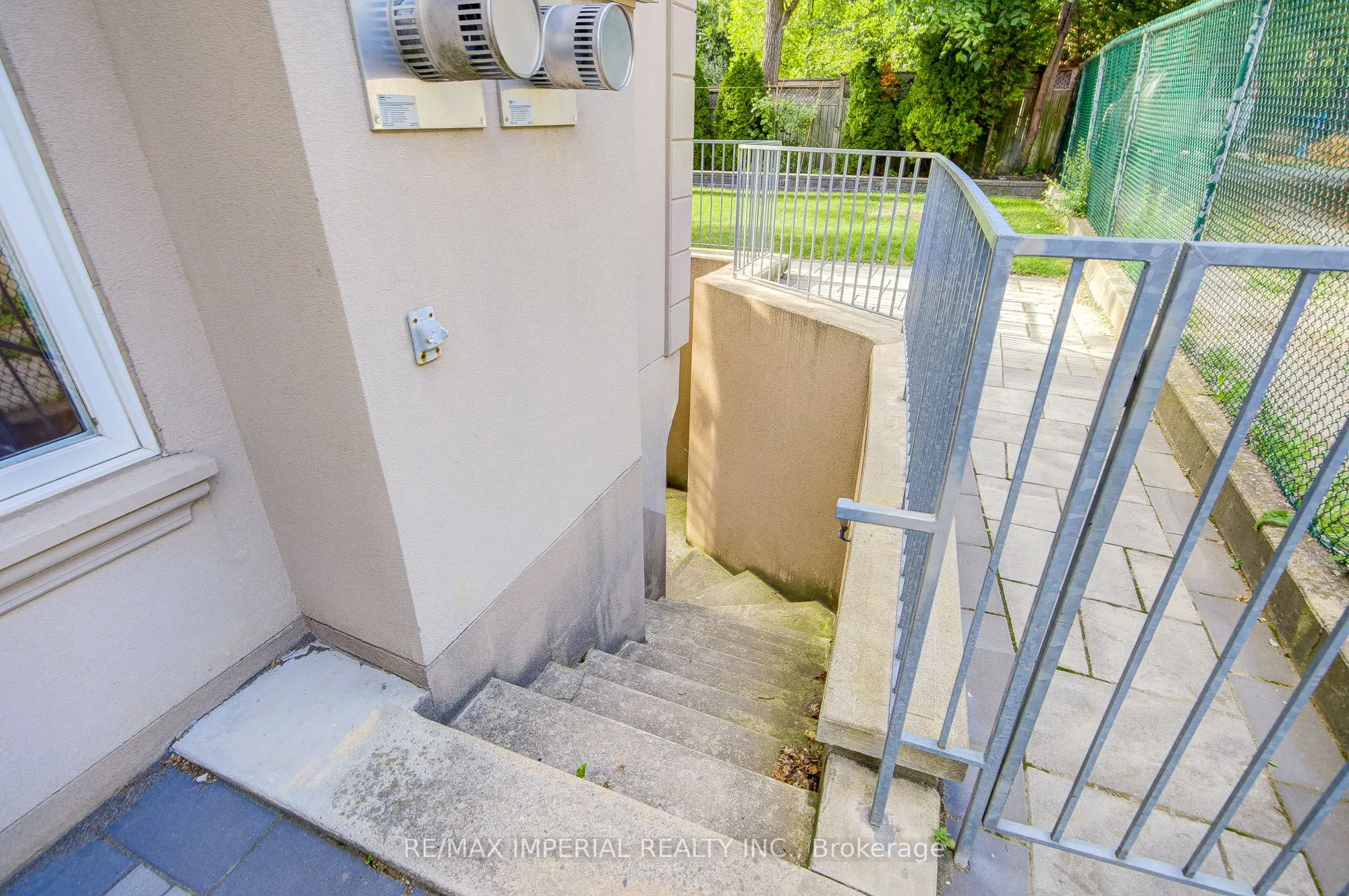 206 Hollywood Avenue