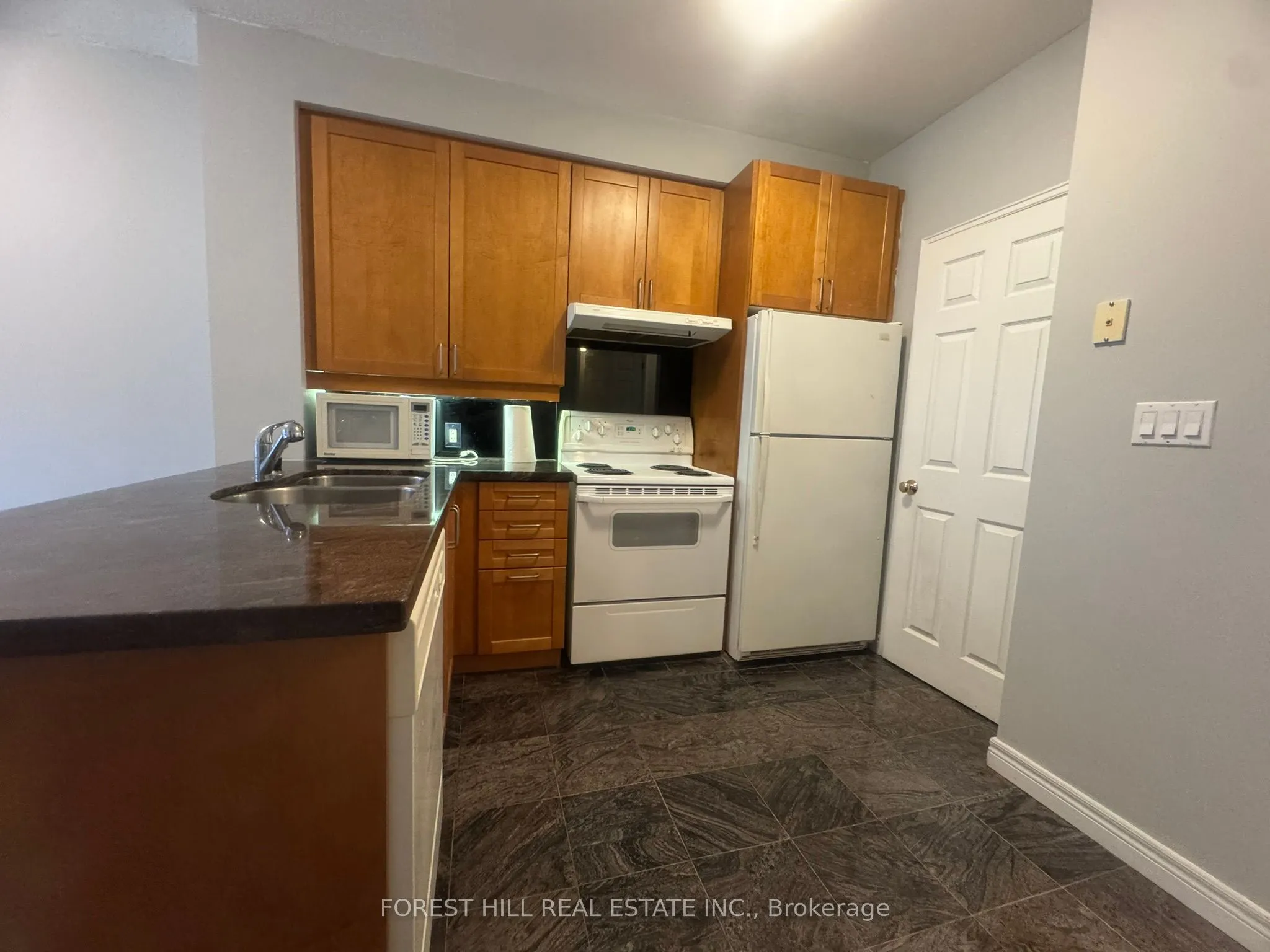 55 Bloor Street E, #605