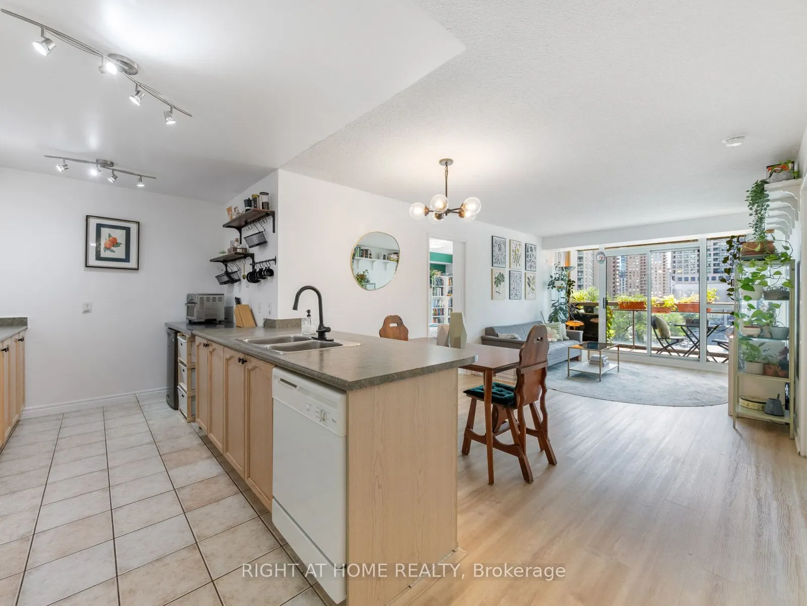 18 Parkview Avenue, #608