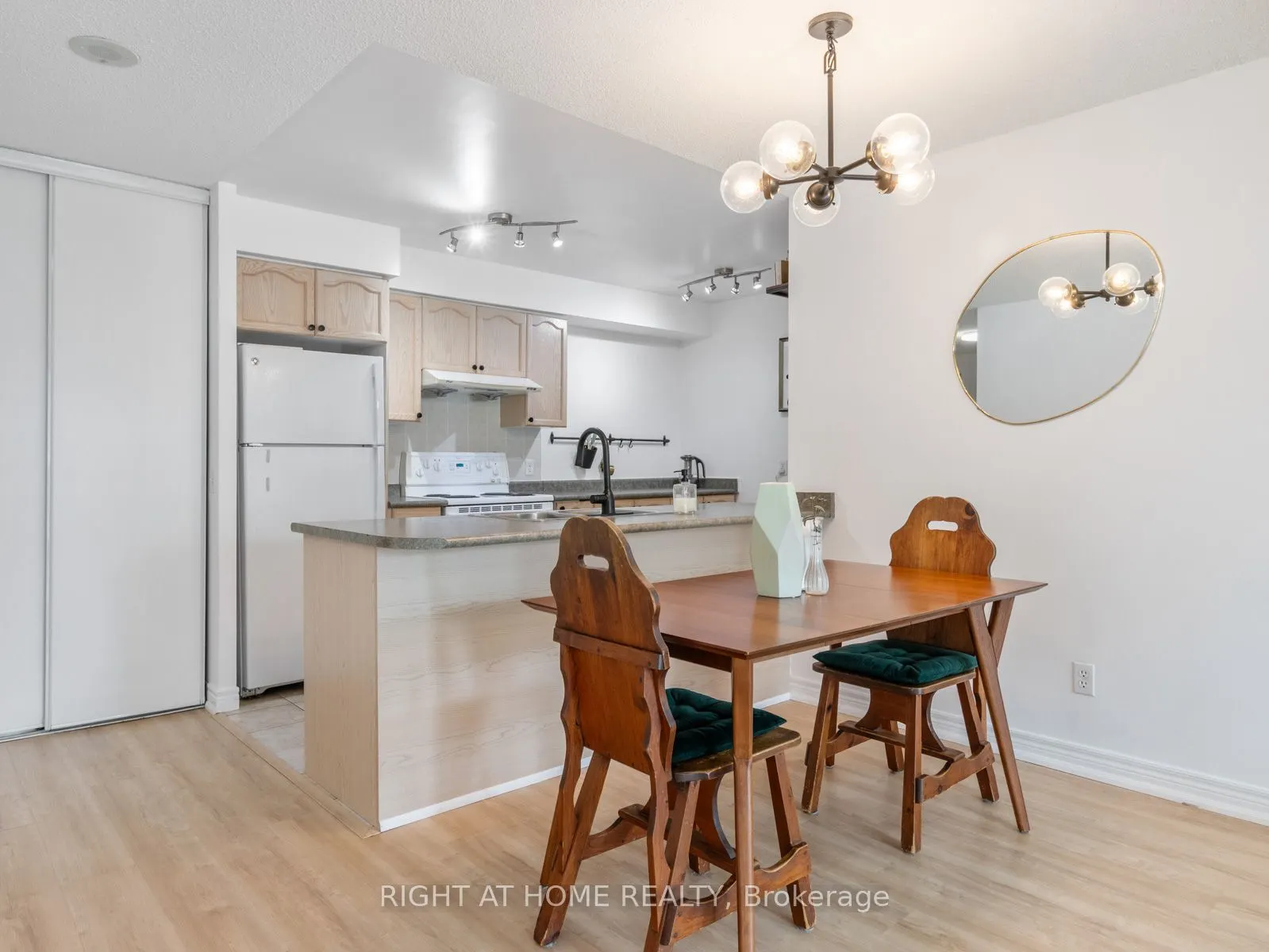 18 Parkview Avenue, #608
