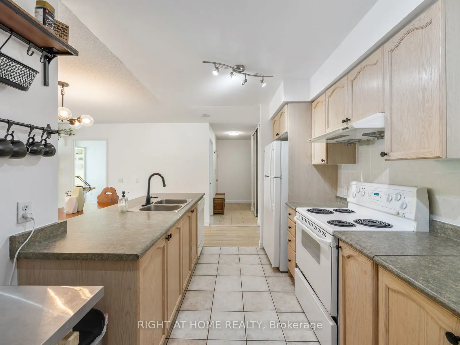 18 Parkview Avenue, #608