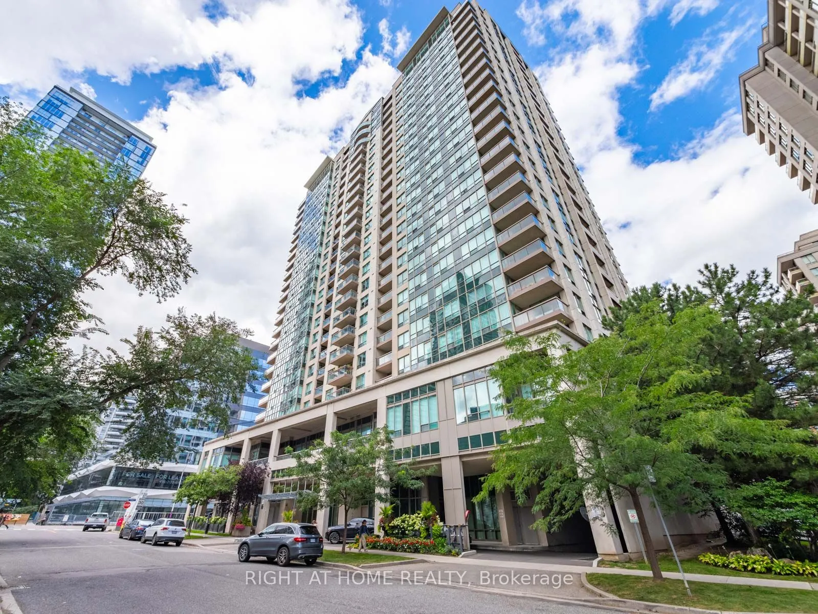 18 Parkview Avenue, #608
