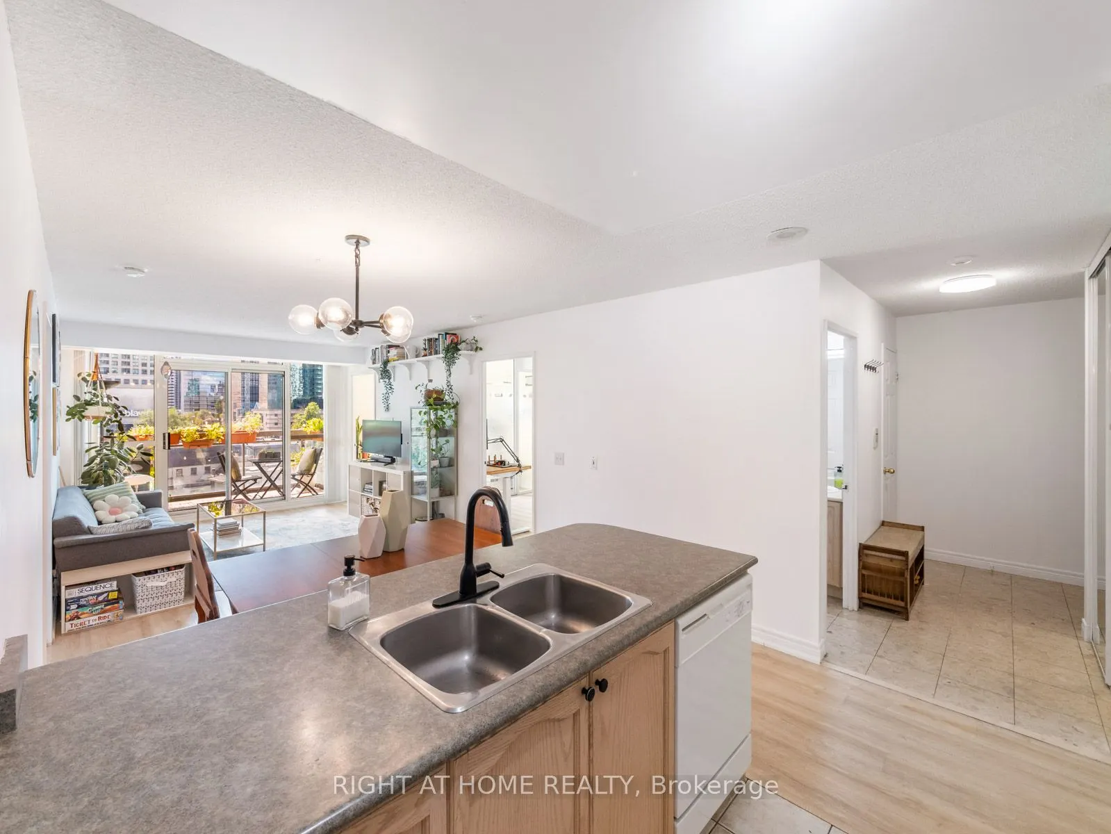 18 Parkview Avenue, #608