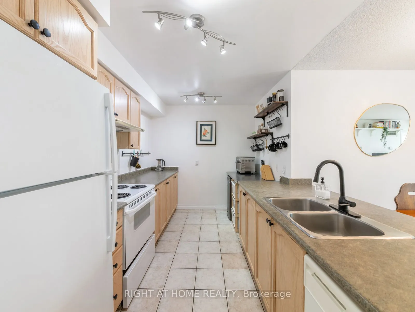 18 Parkview Avenue, #608