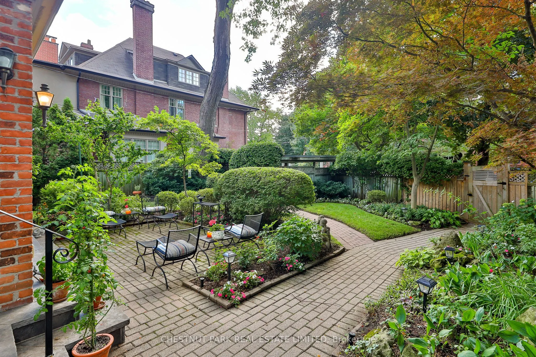10 Maple Avenue