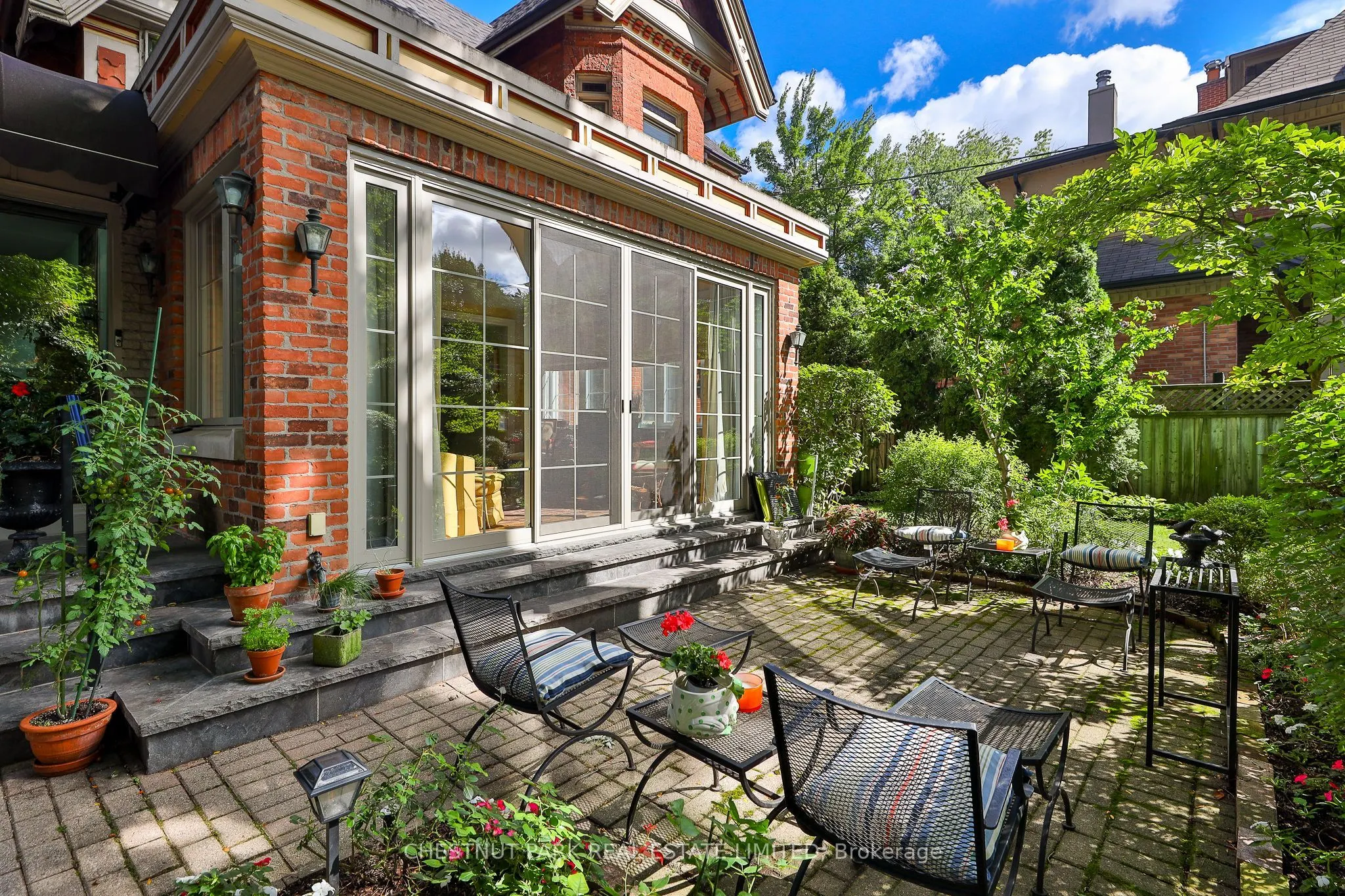 10 Maple Avenue