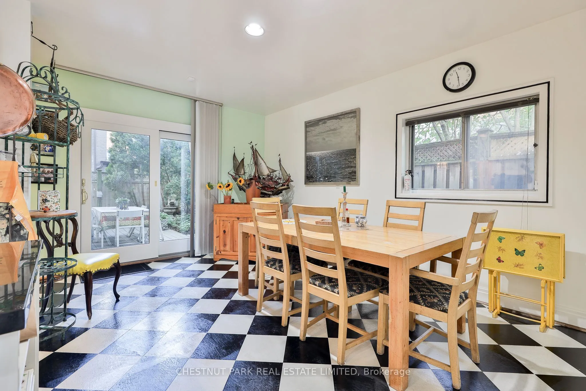 10 Maple Avenue