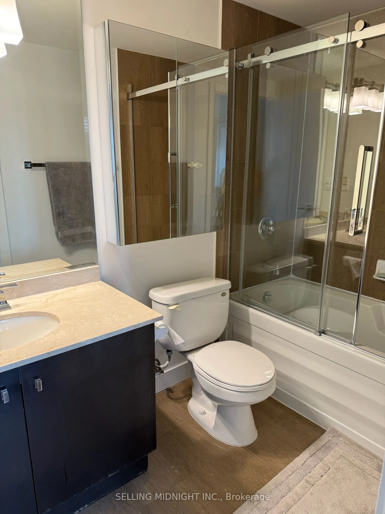 438 King Street W, #806