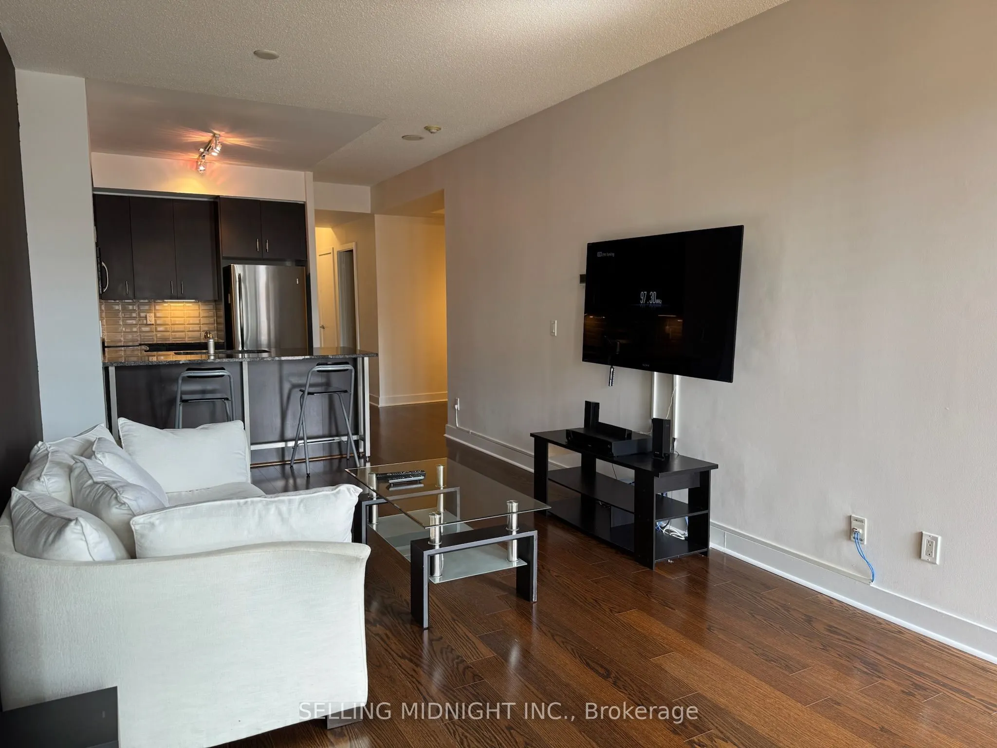 438 King Street W, #806