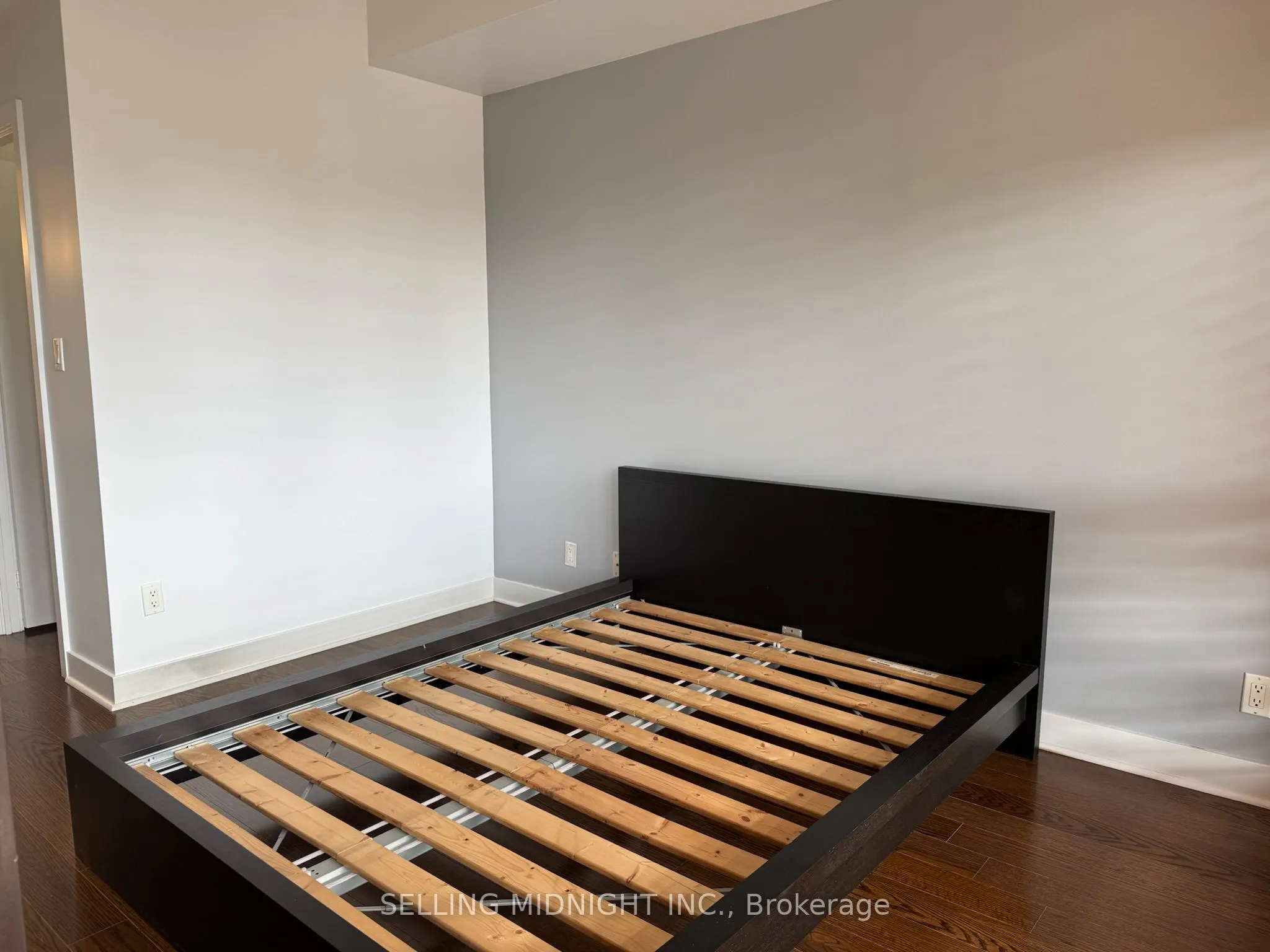 438 King Street W, #806