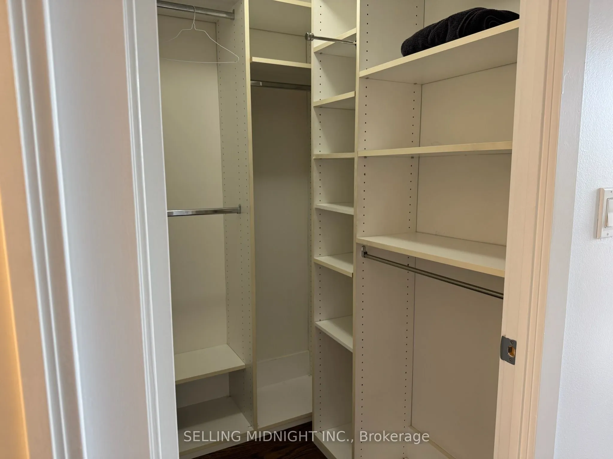 438 King Street W, #806