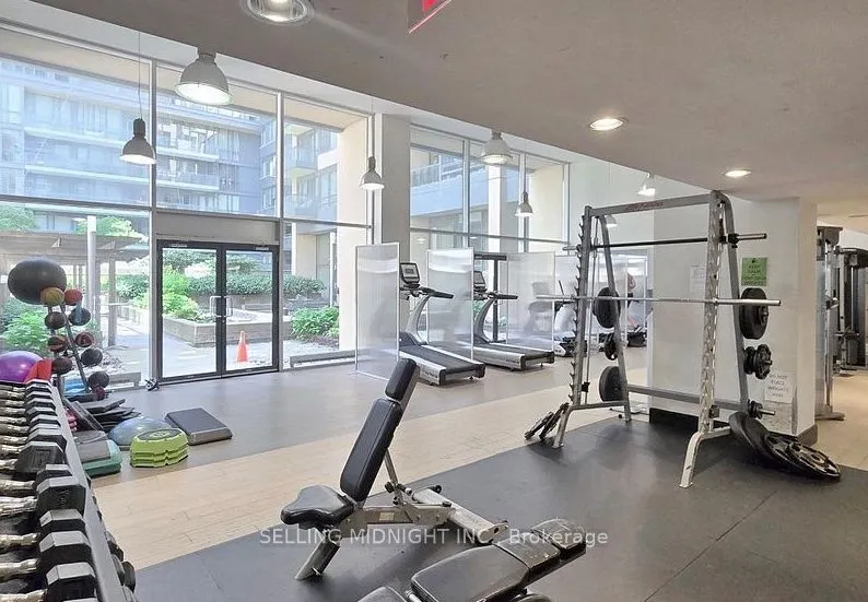 438 King Street W, #806