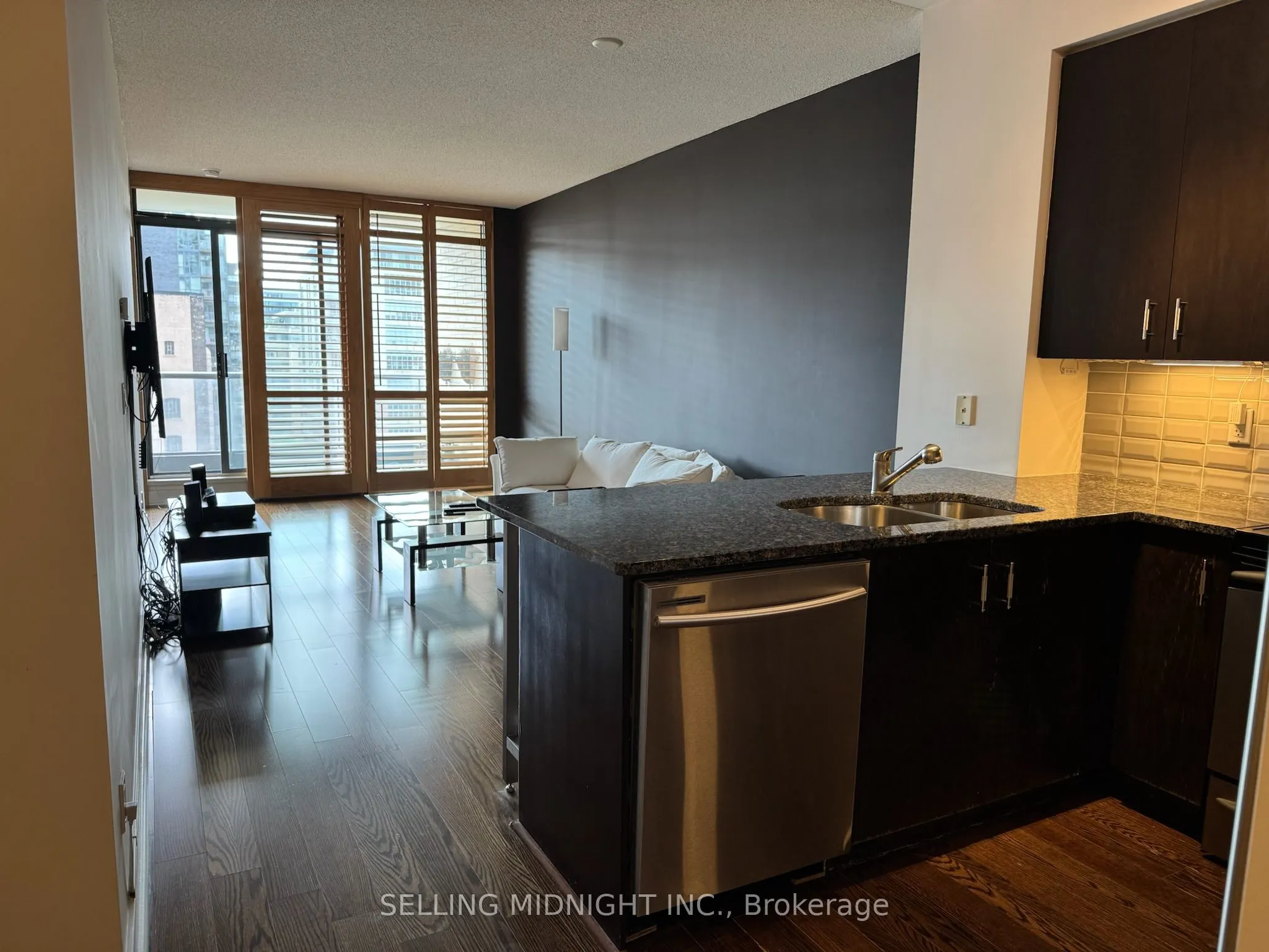 438 King Street W, #806