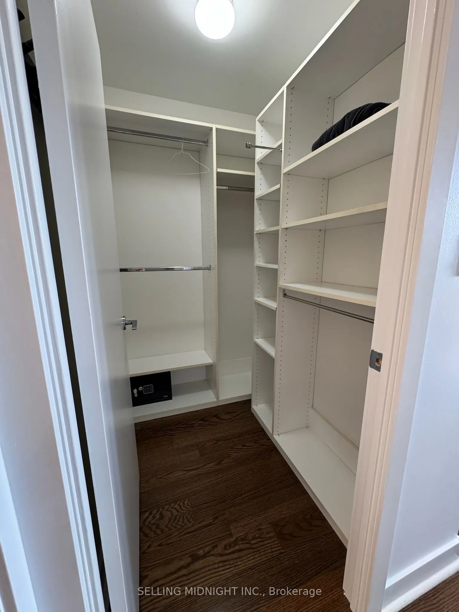 438 King Street W, #806