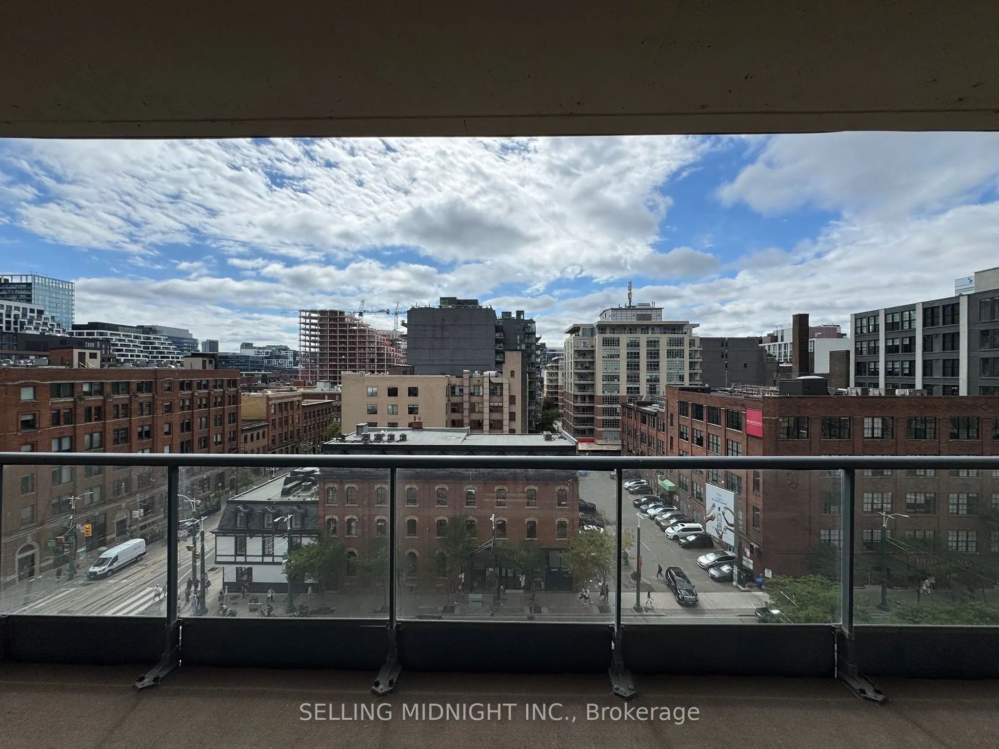 438 King Street W, #806
