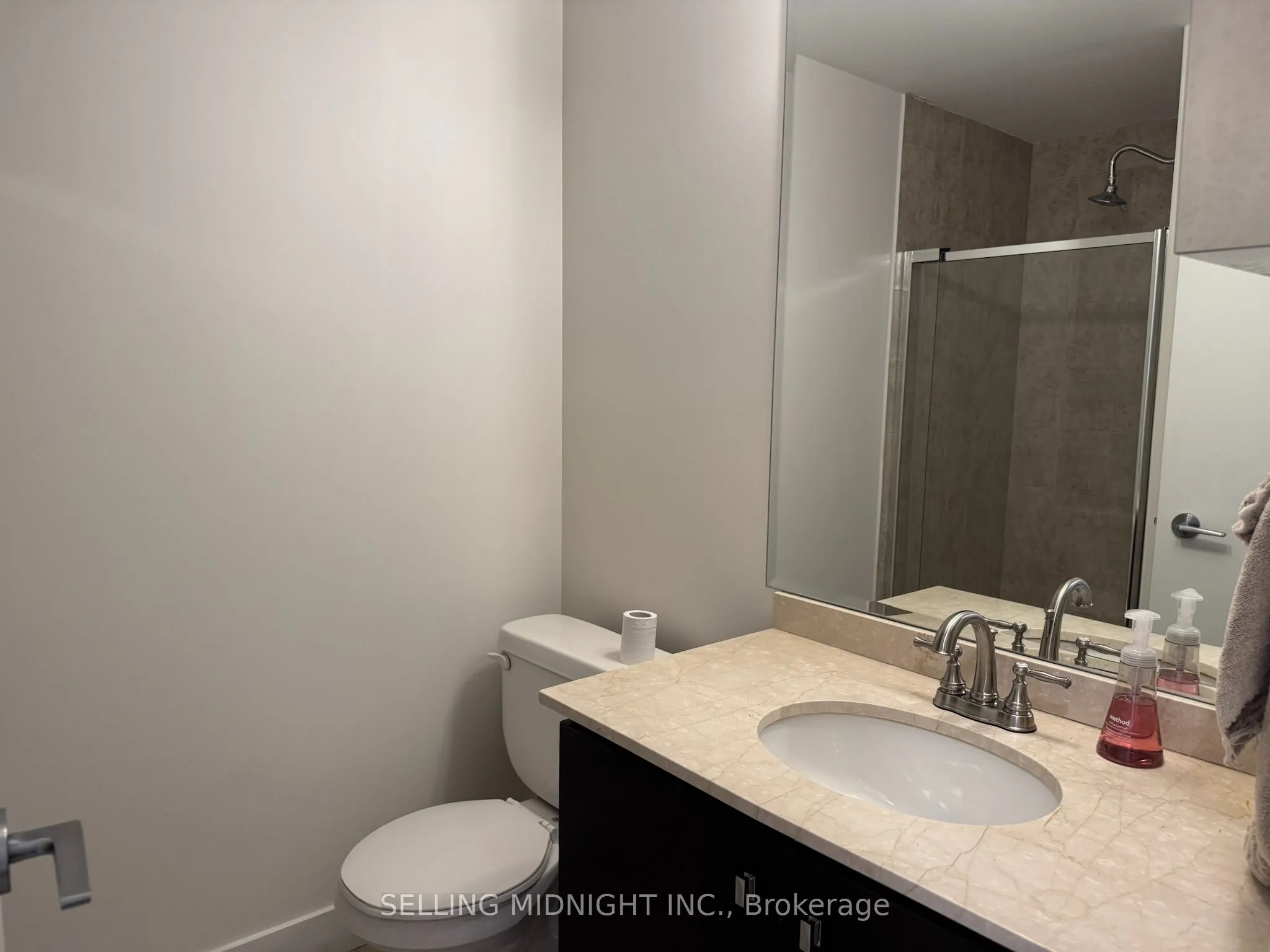 438 King Street W, #806