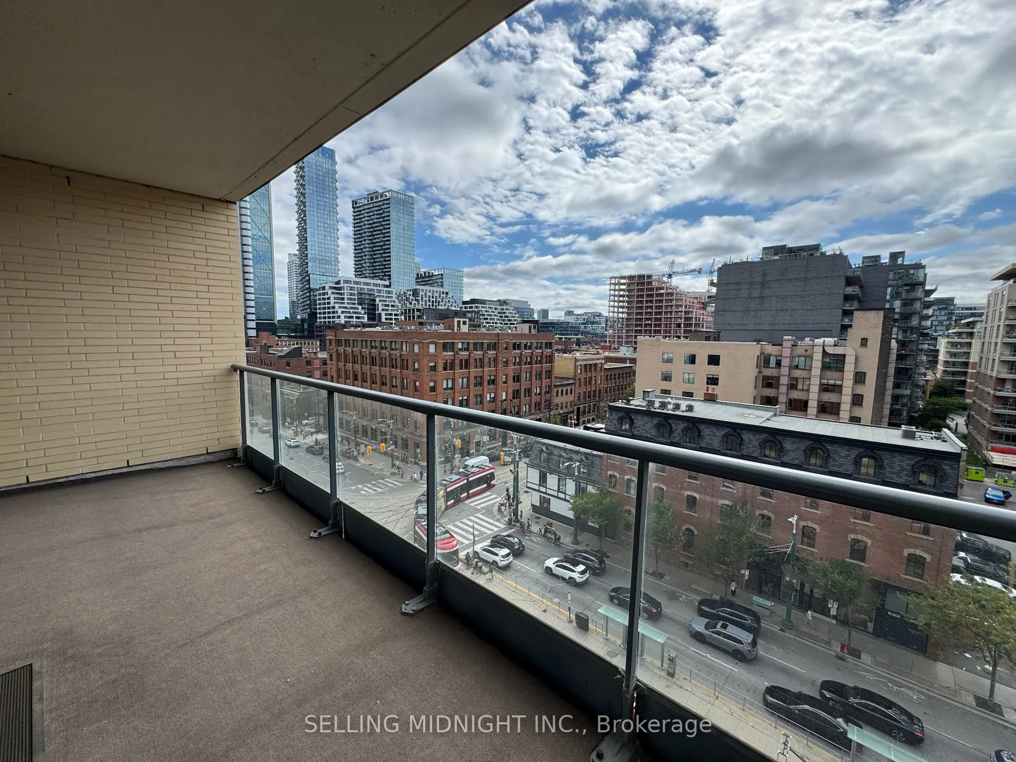438 King Street W, #806