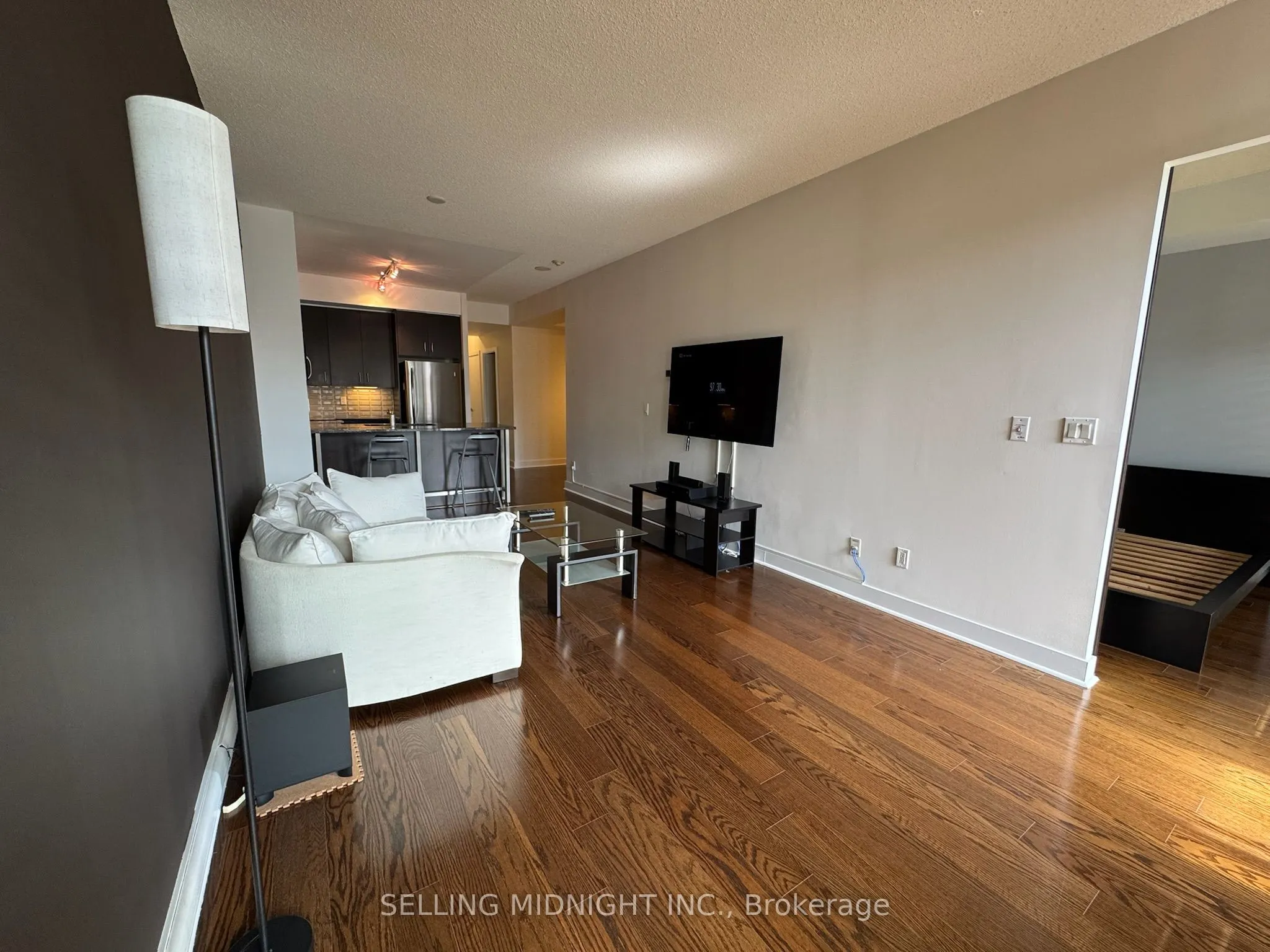 438 King Street W, #806
