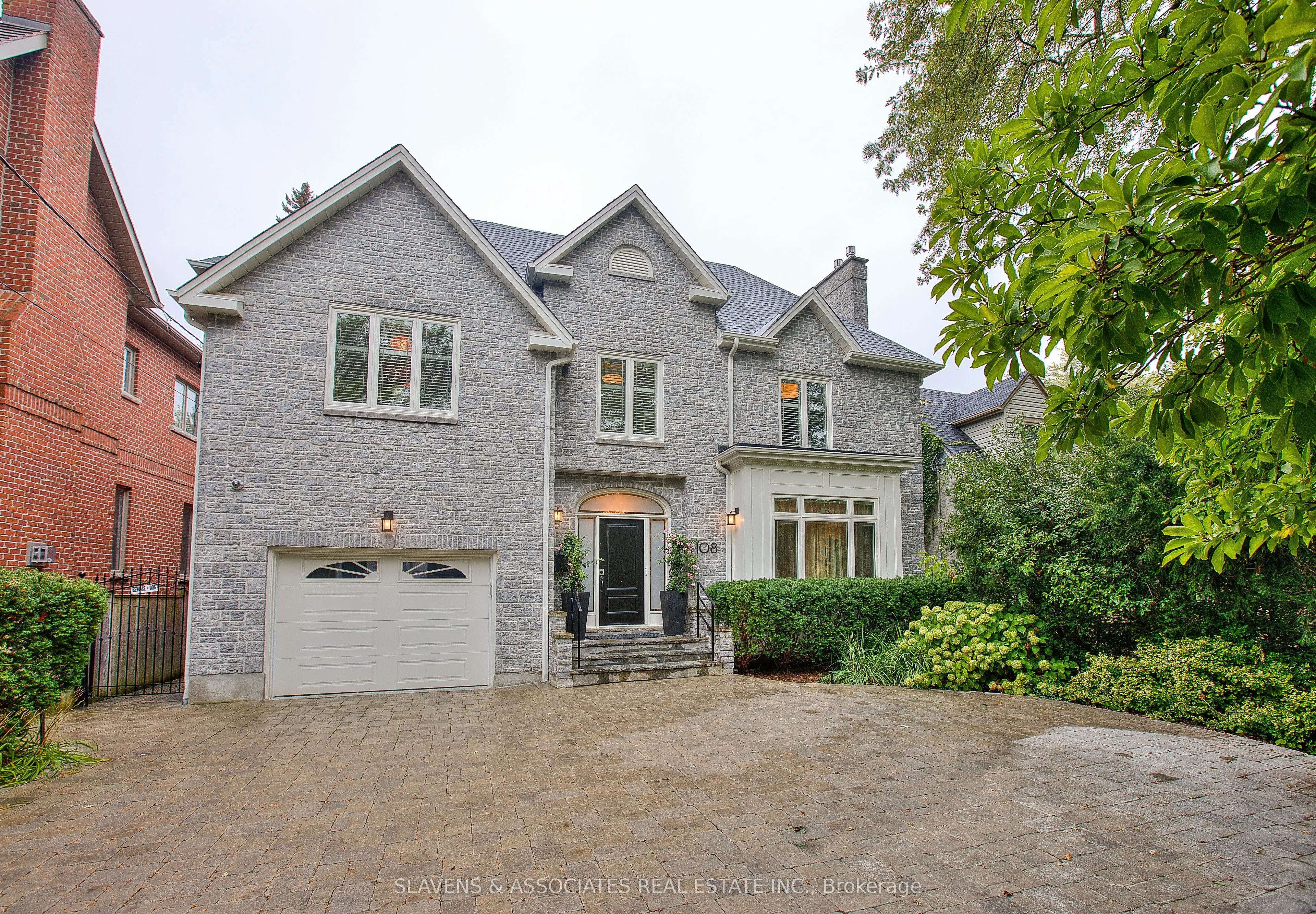 108 Yonge Boulevard