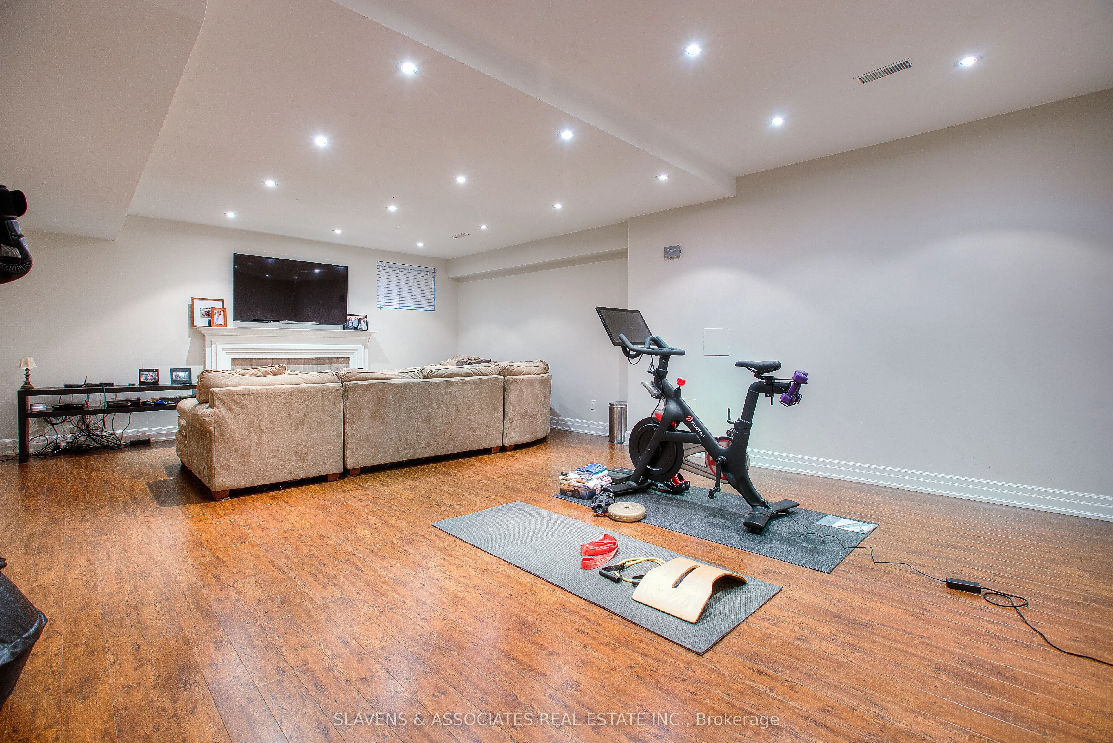 108 Yonge Boulevard
