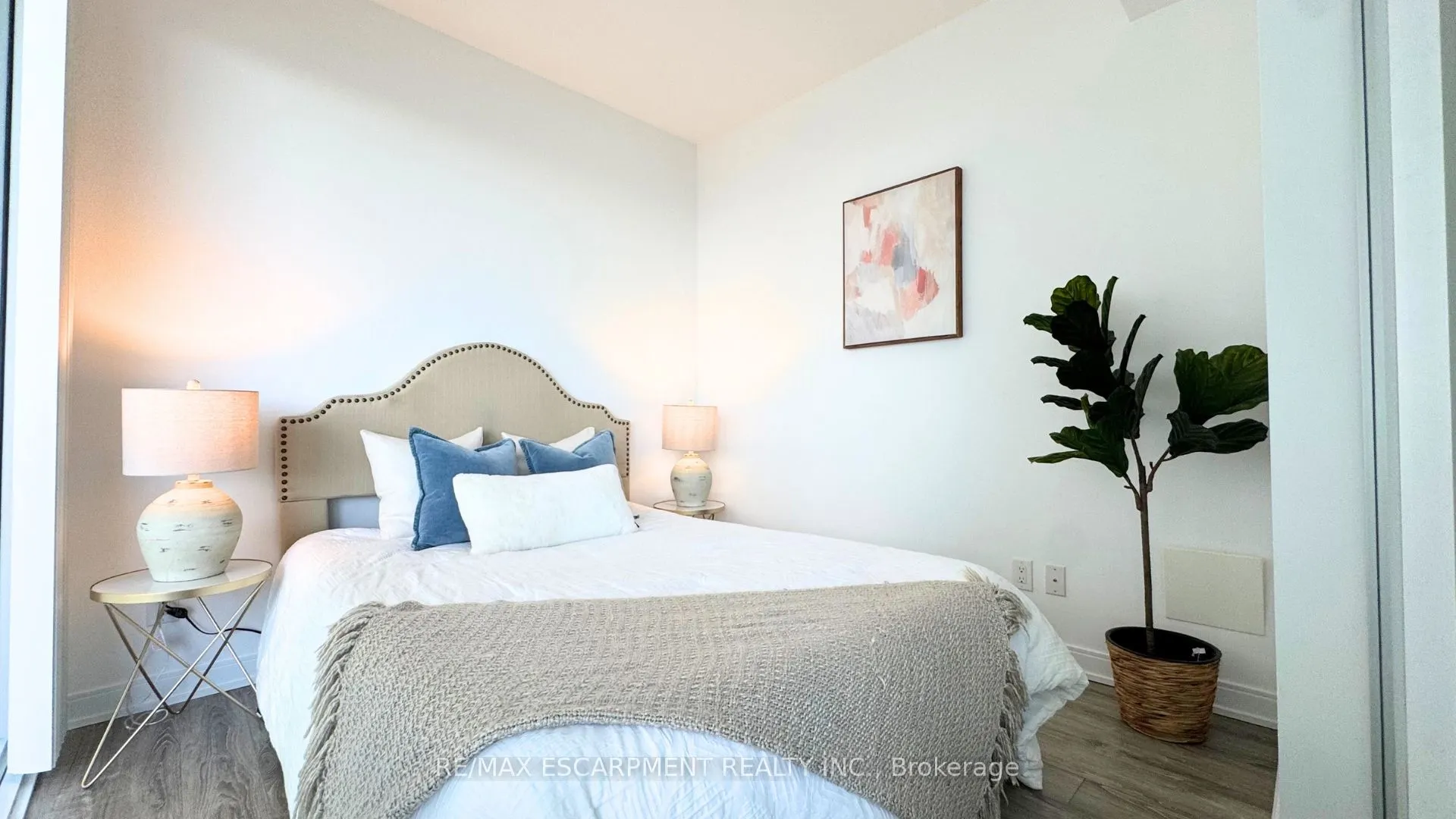 42 Charles Street E, #2409