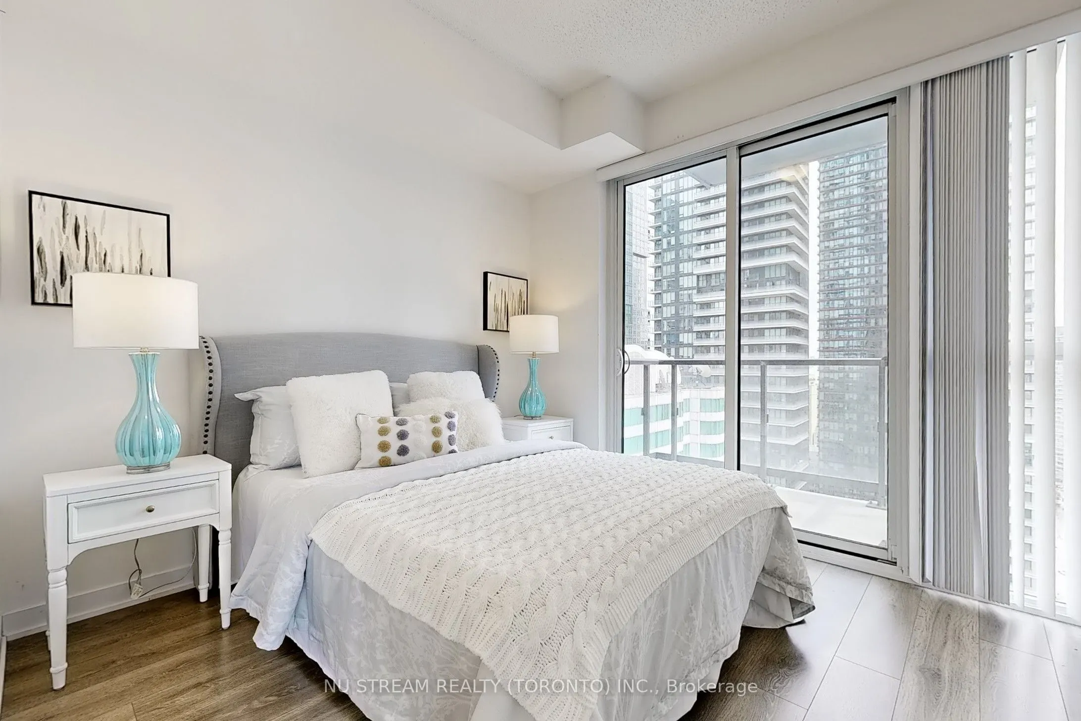 87 Peter Street, #2302