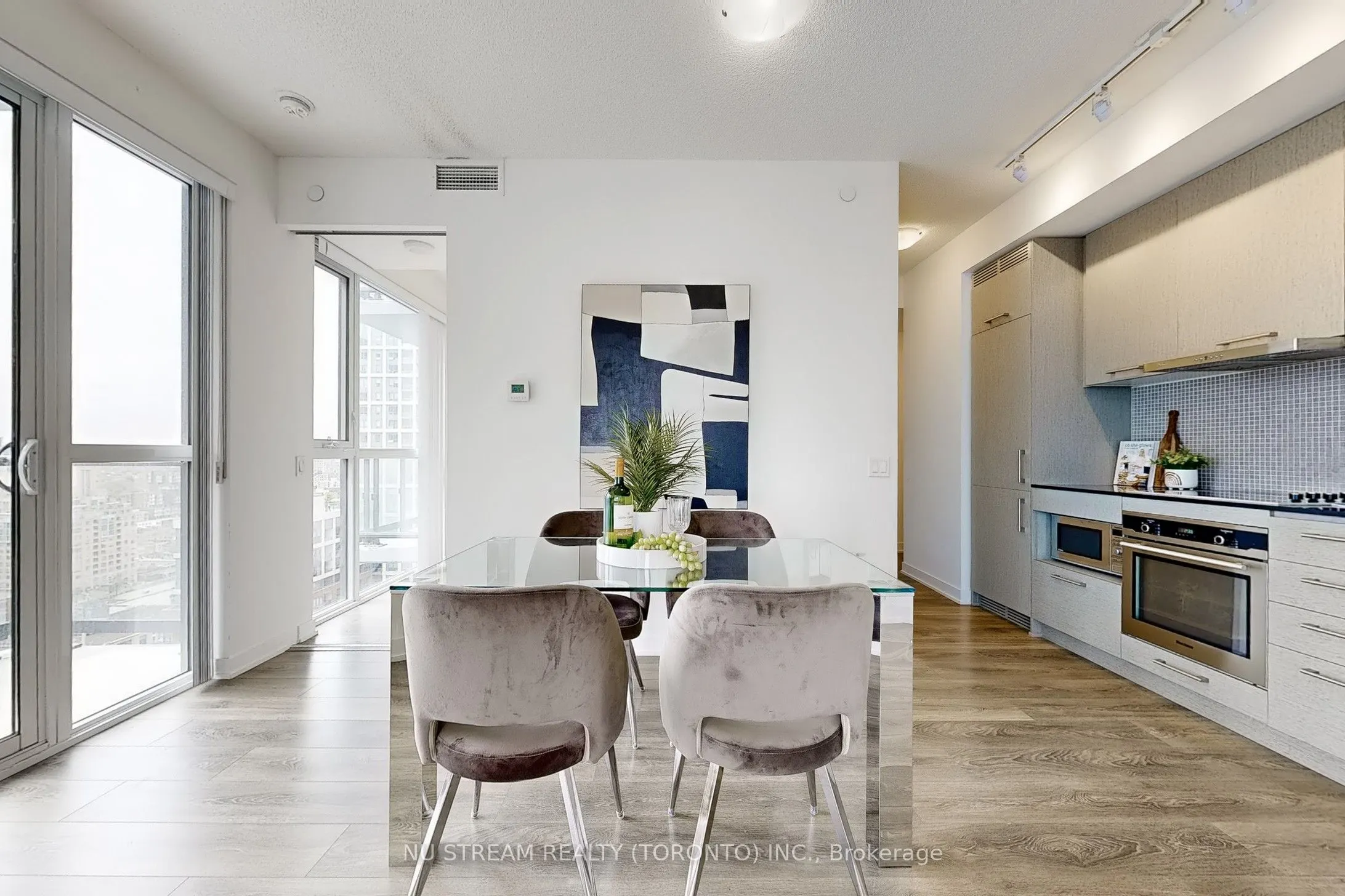 87 Peter Street, #2302