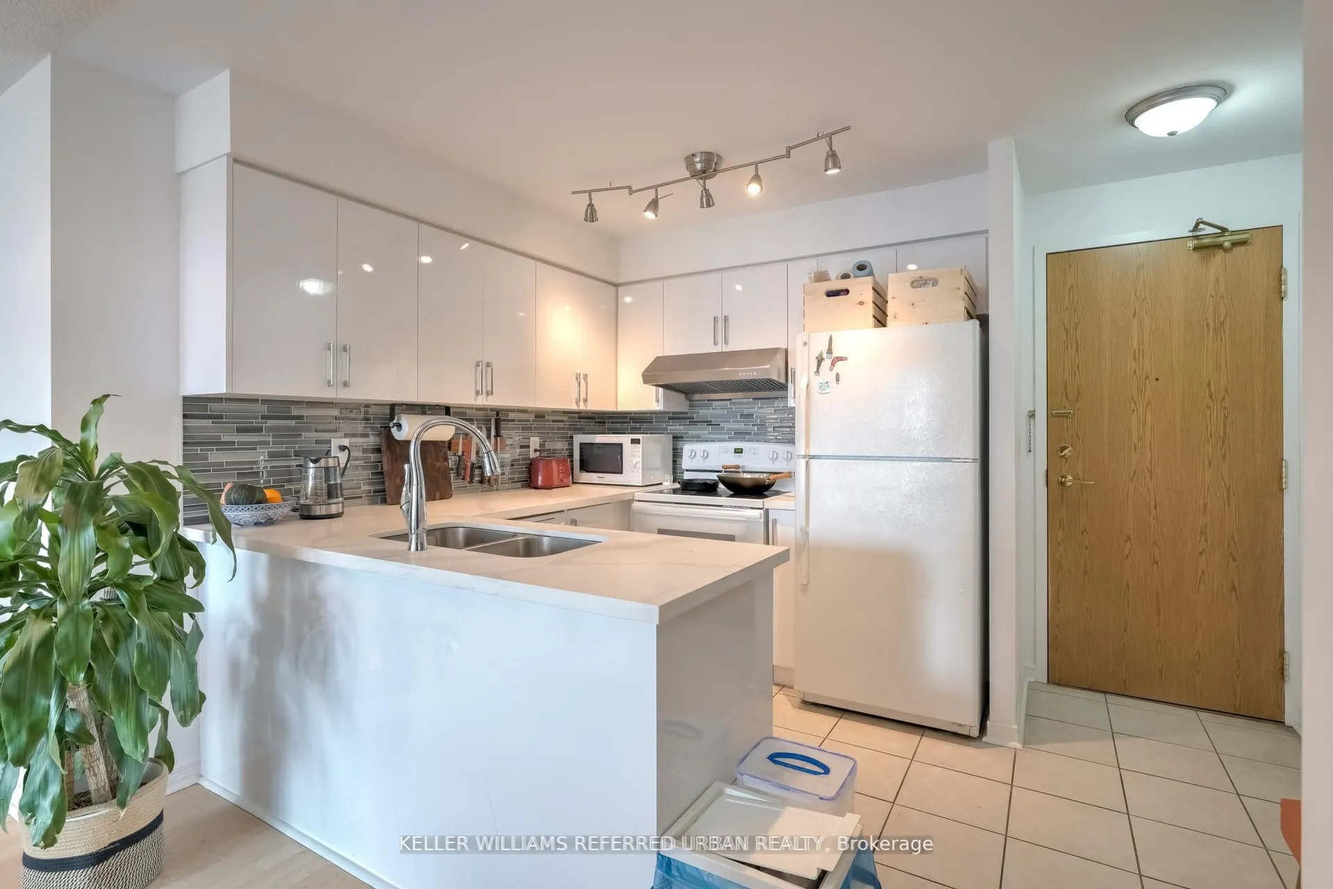 5500 Yonge Street, #1605