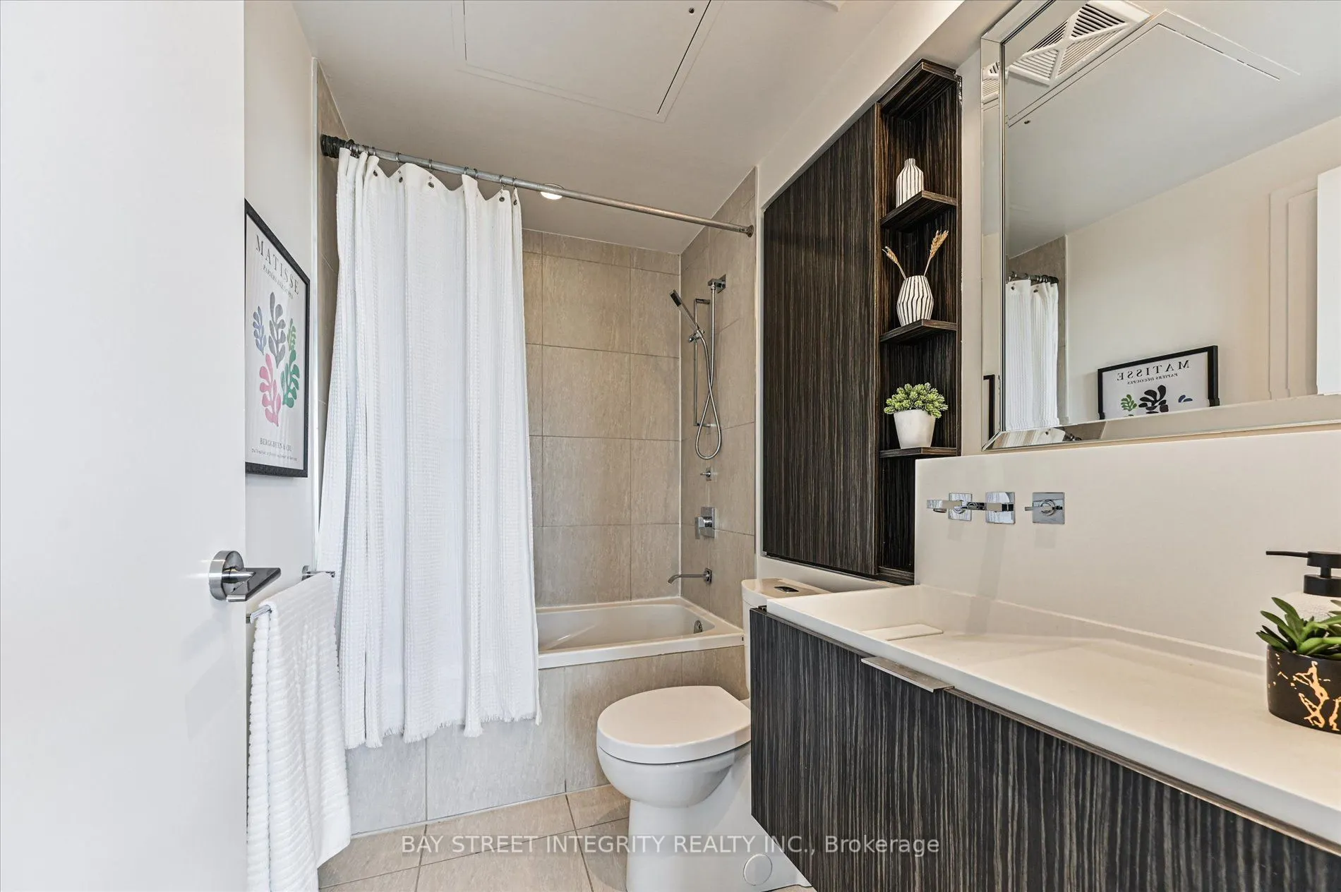 101 Charles Street E, #2103