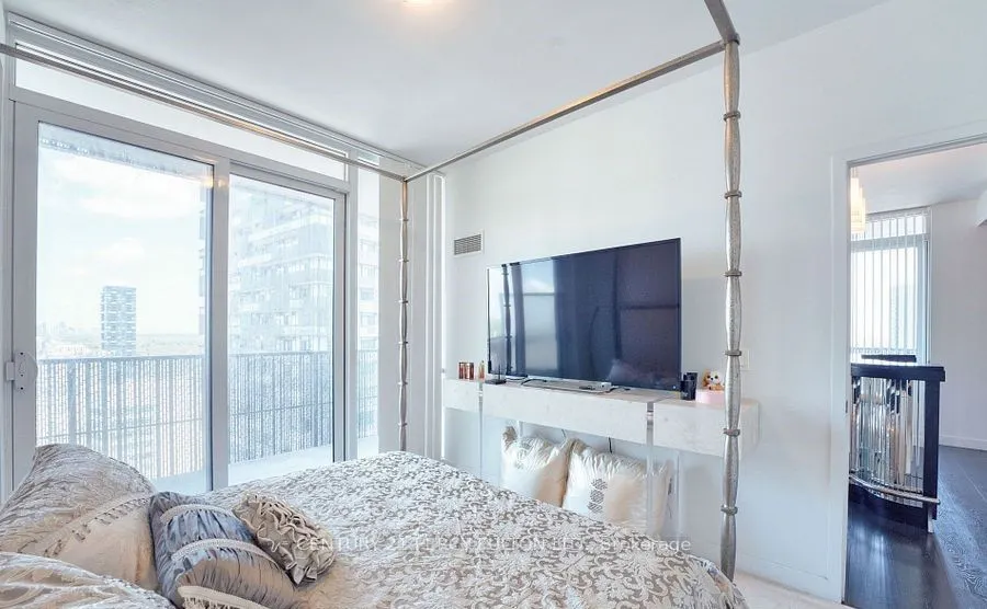 8 Eglinton Avenue E, #1808