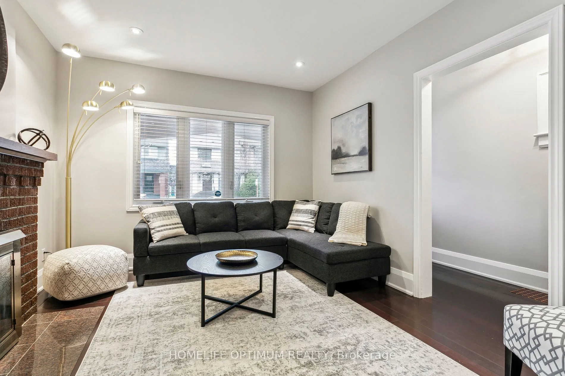 52 Hillsdale Avenue W