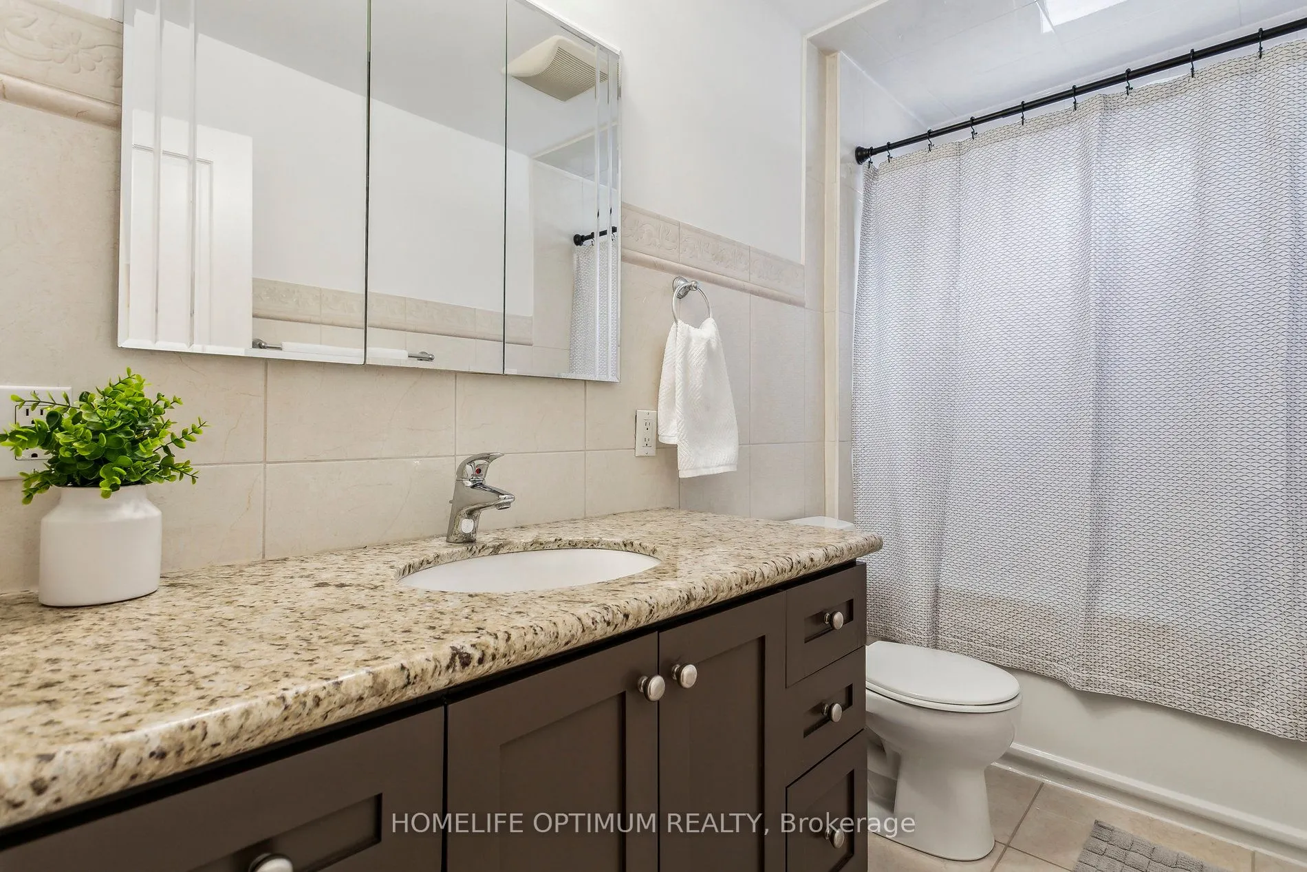 52 Hillsdale Avenue W