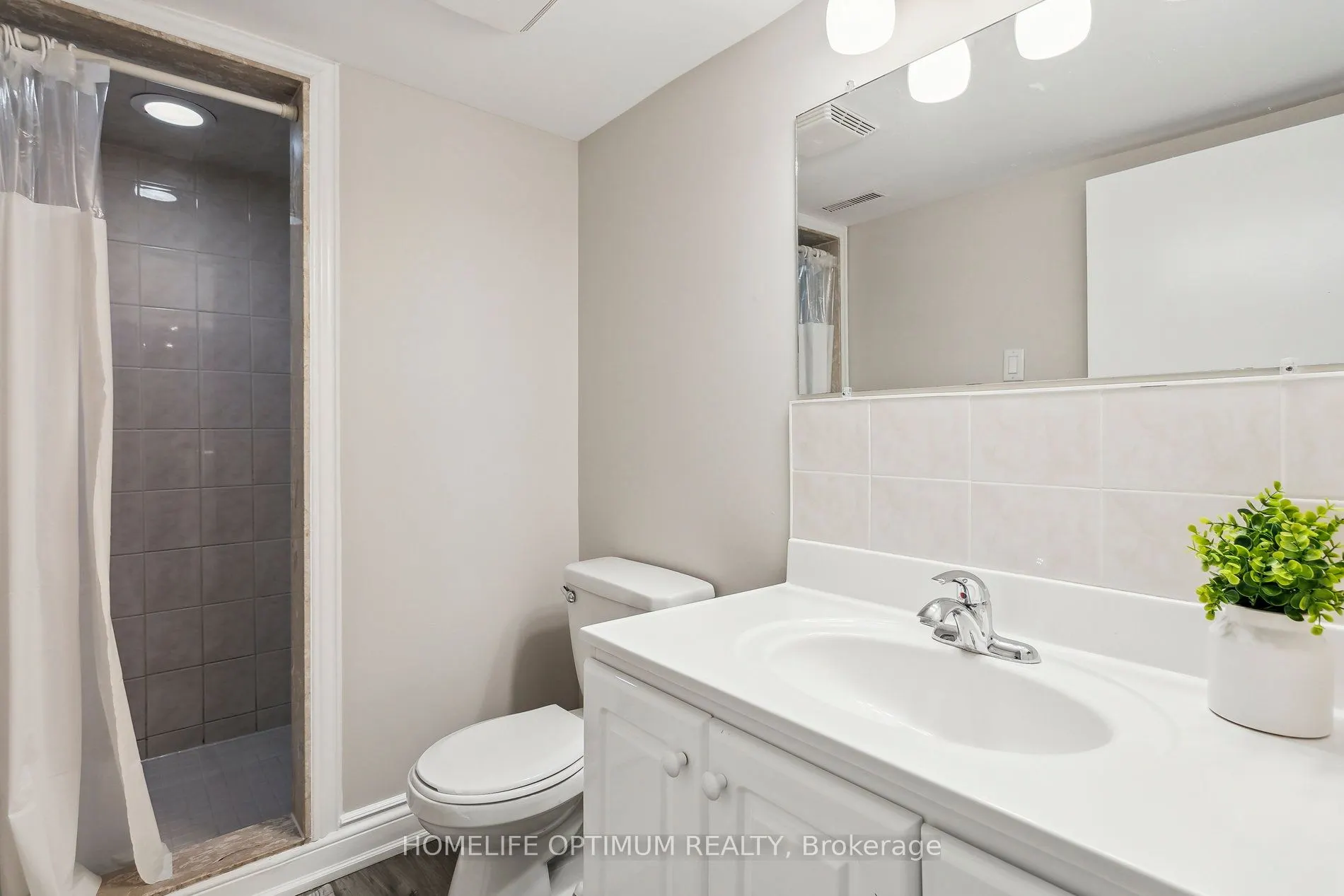 52 Hillsdale Avenue W