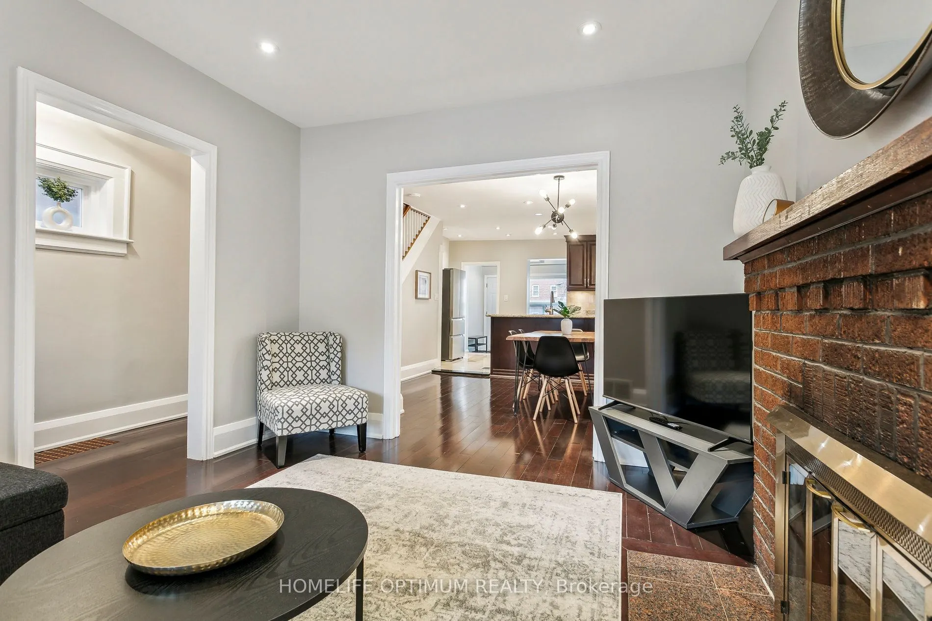52 Hillsdale Avenue W
