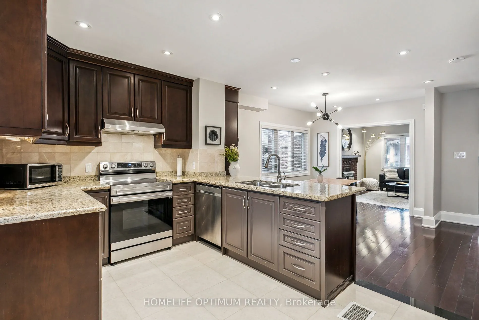 52 Hillsdale Avenue W