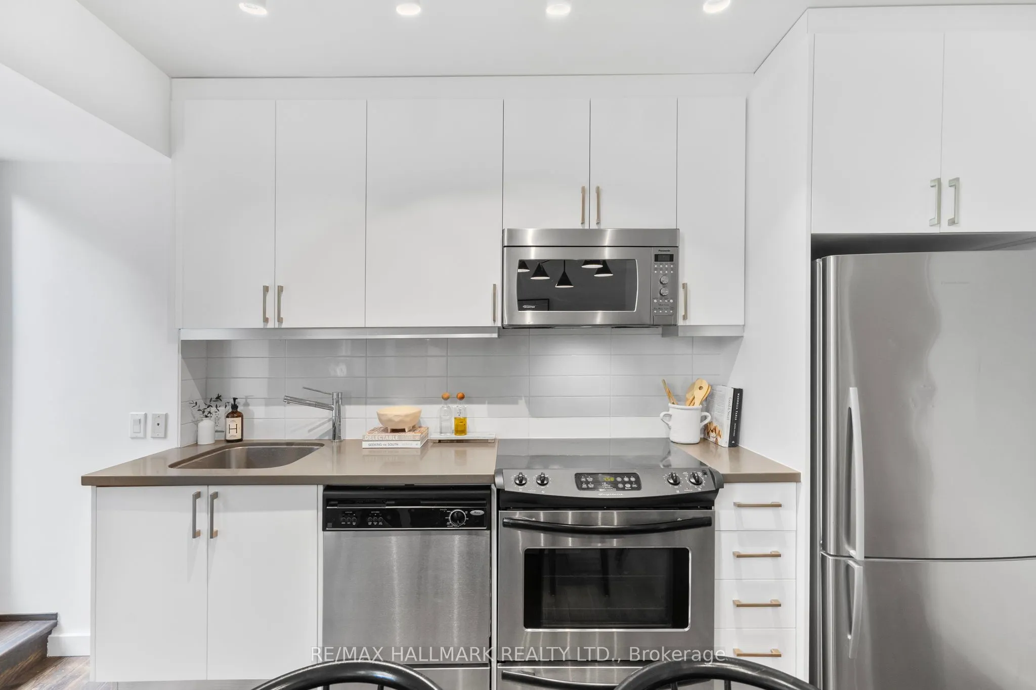 701 Dovercourt Road, #202