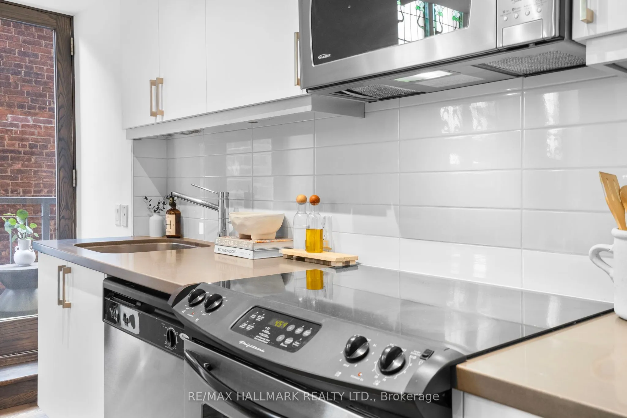 701 Dovercourt Road, #202
