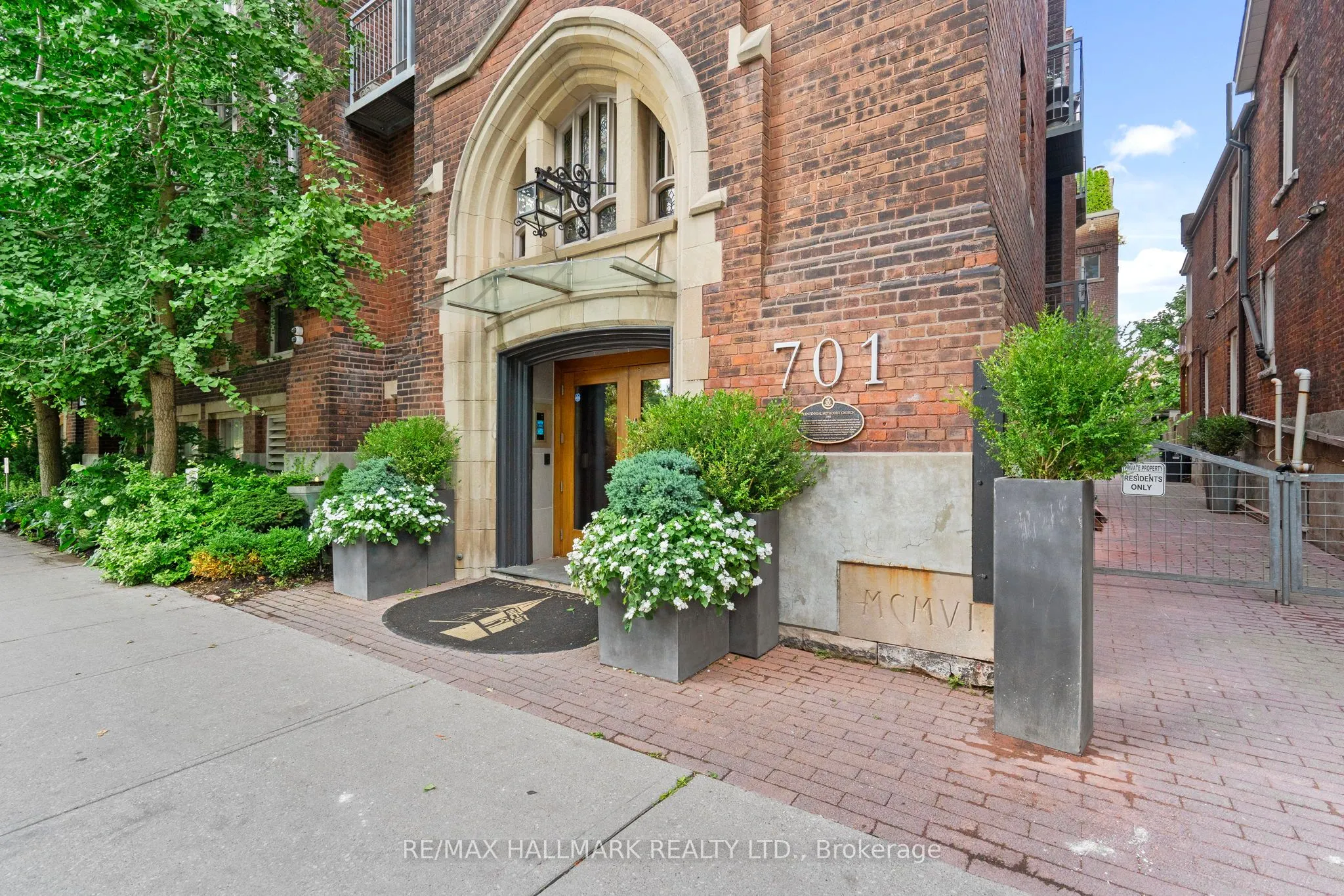 701 Dovercourt Road, #202
