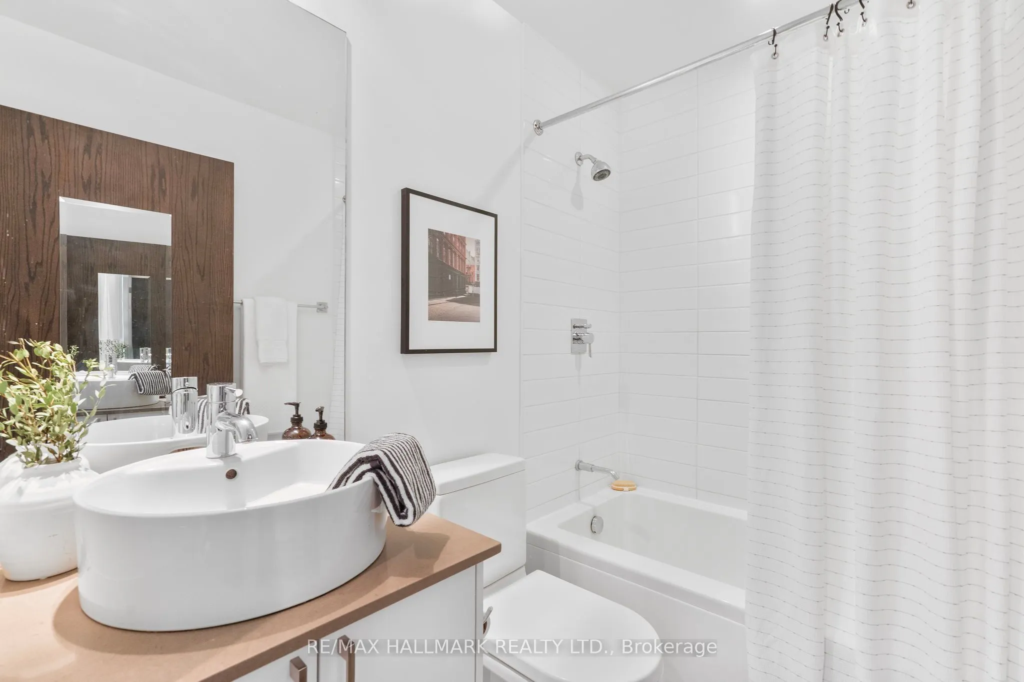 701 Dovercourt Road, #202