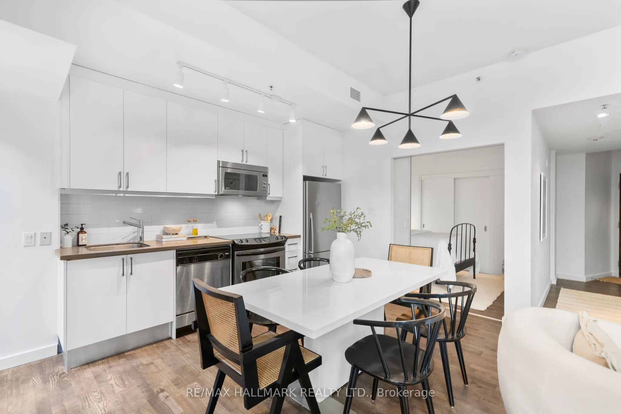 701 Dovercourt Road, #202