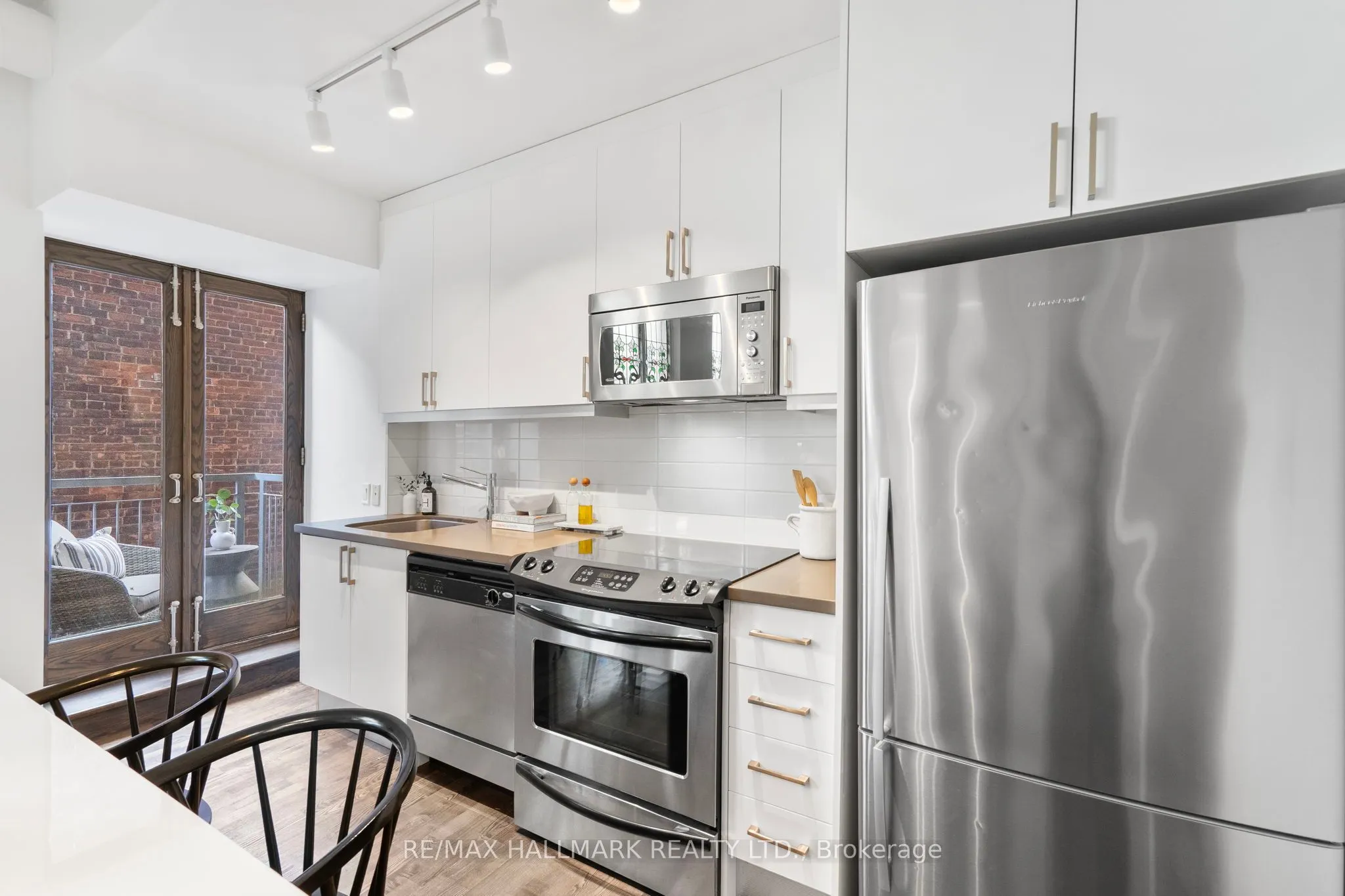 701 Dovercourt Road, #202