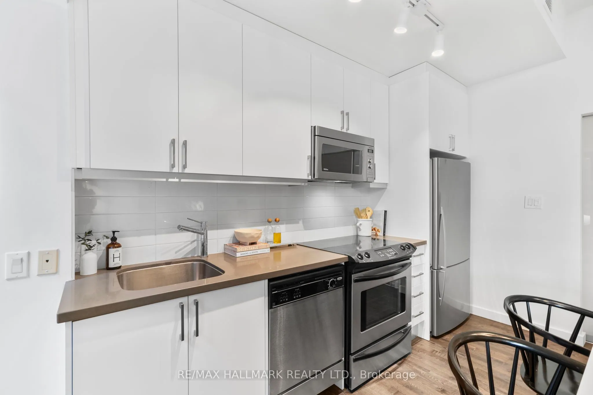 701 Dovercourt Road, #202