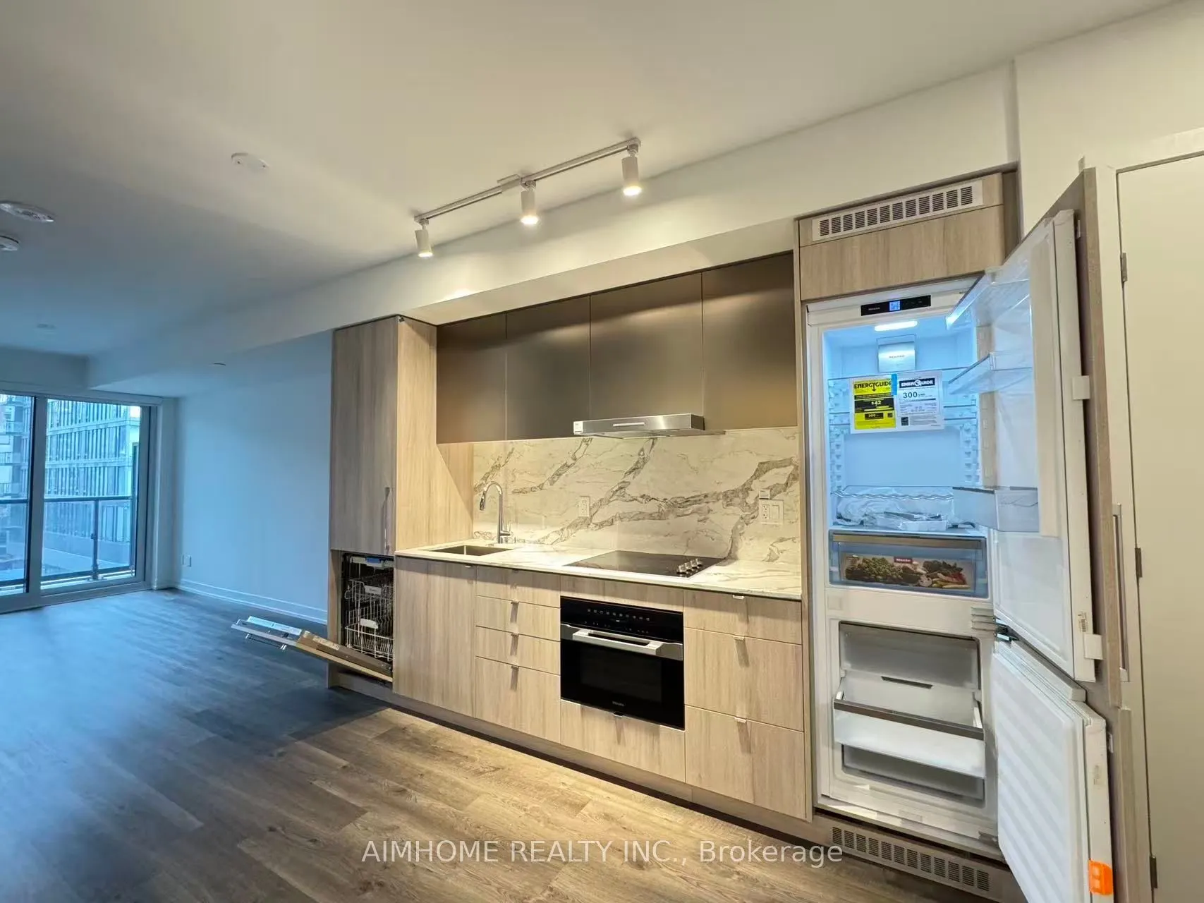 771 Yonge Street, #901