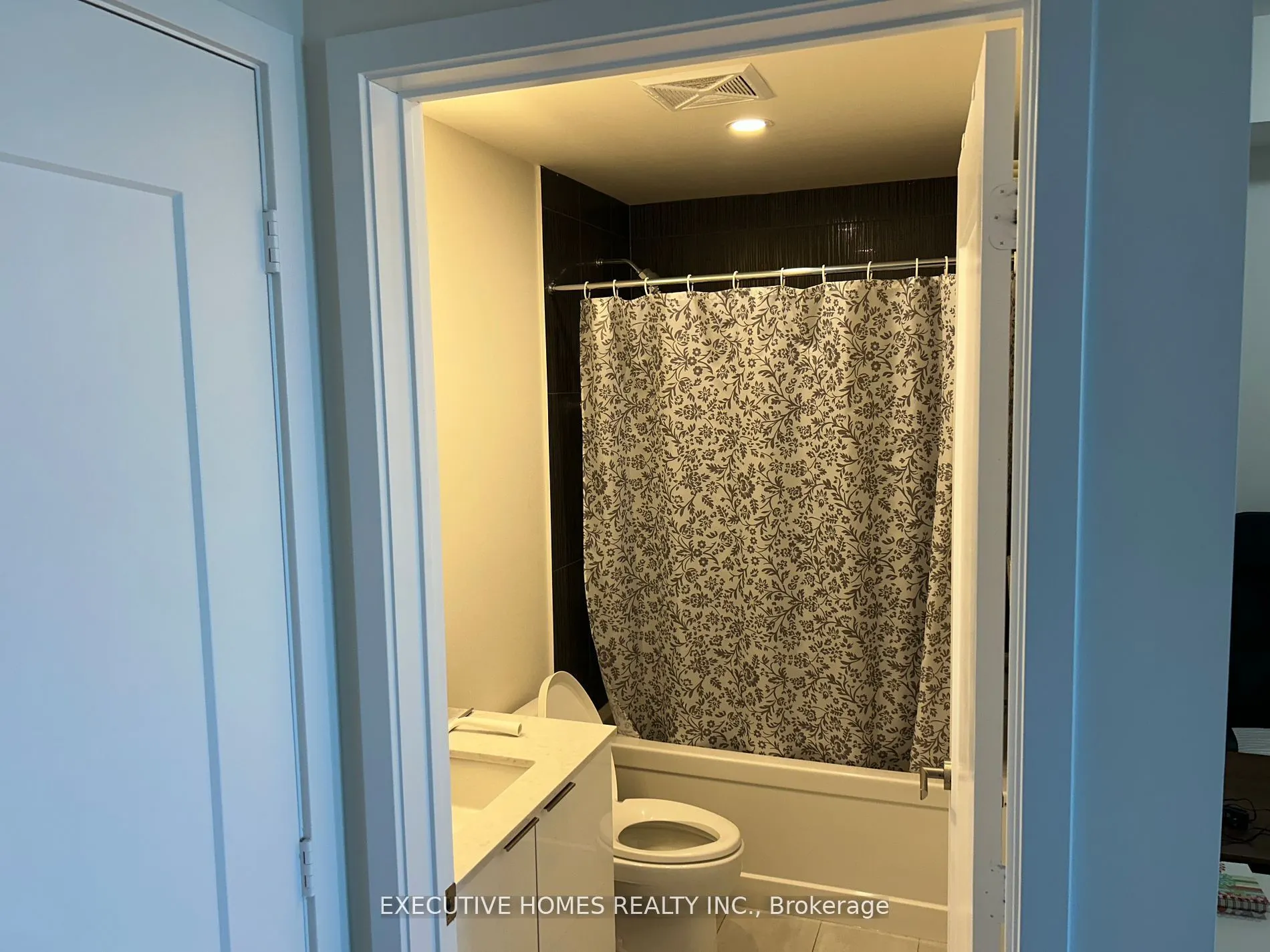 28 Freeland Street, #4806