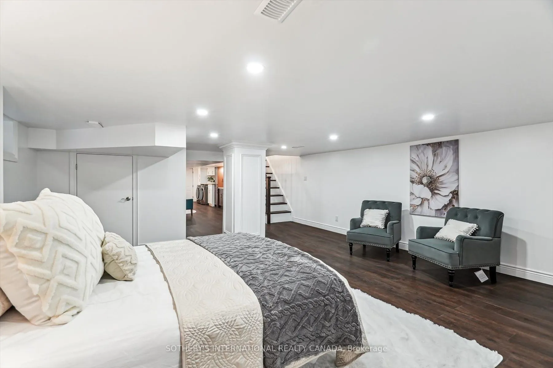 290 Bathurst Street