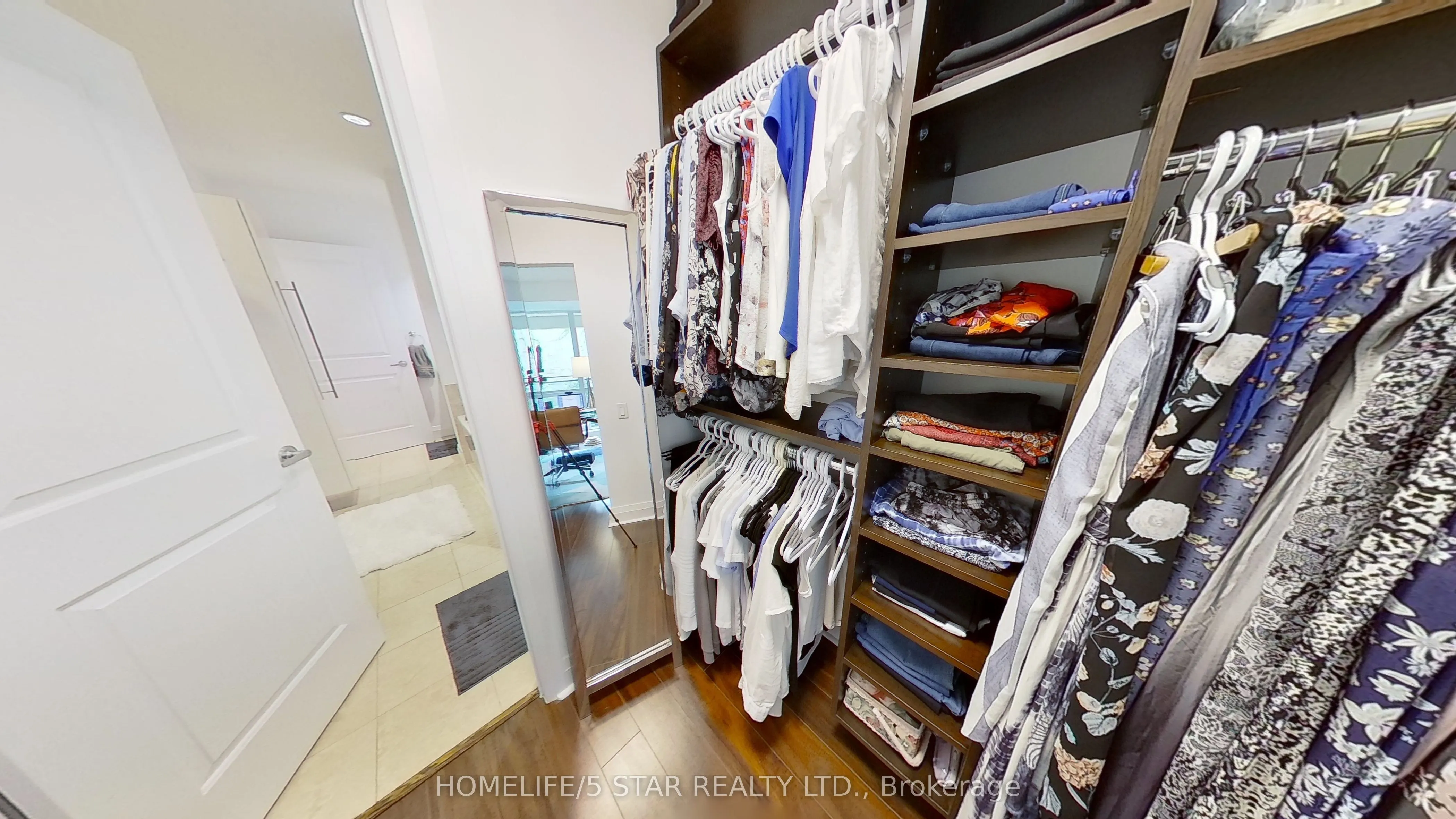 25 SCRIVENER Square, #209