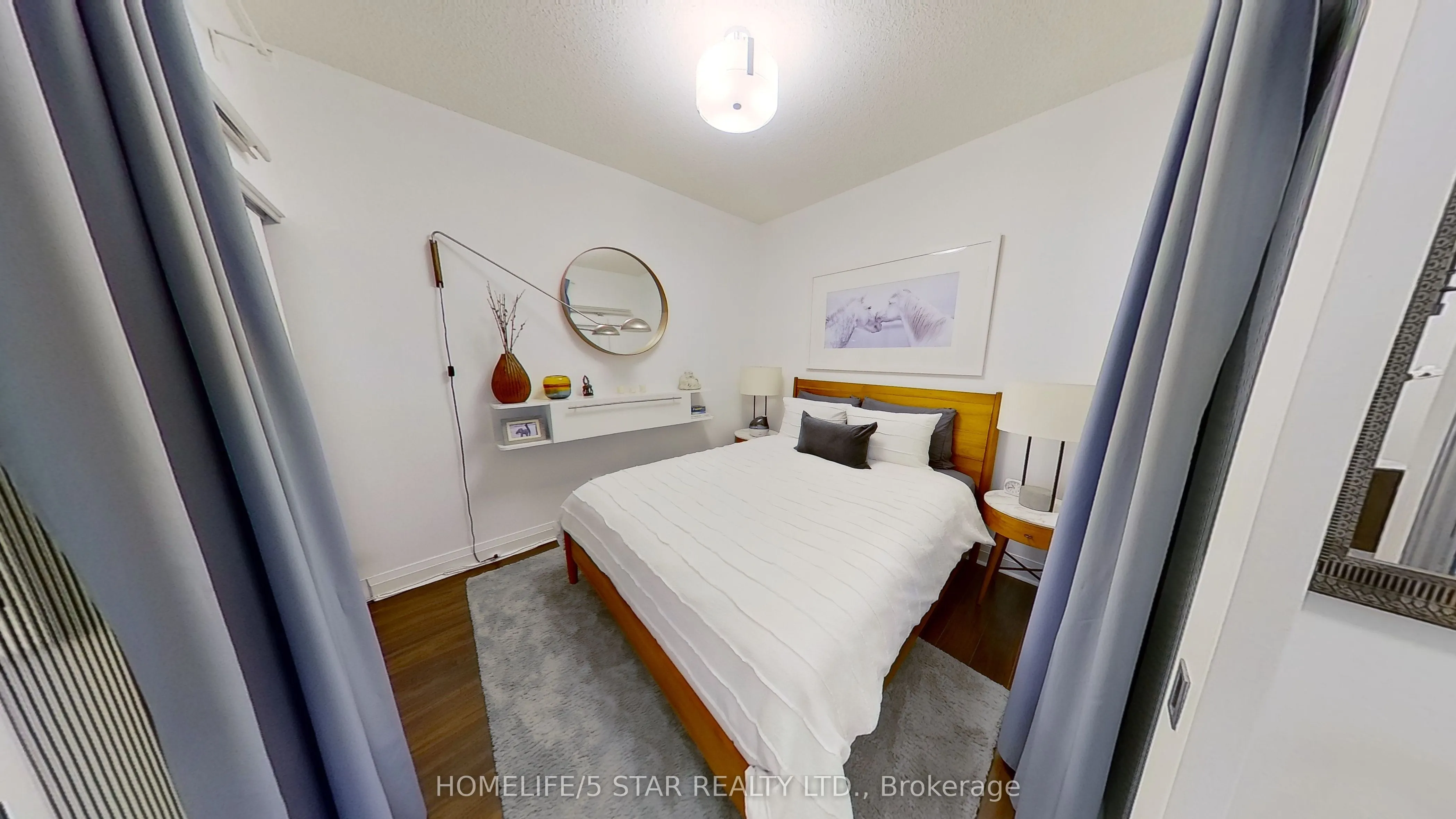 25 SCRIVENER Square, #209