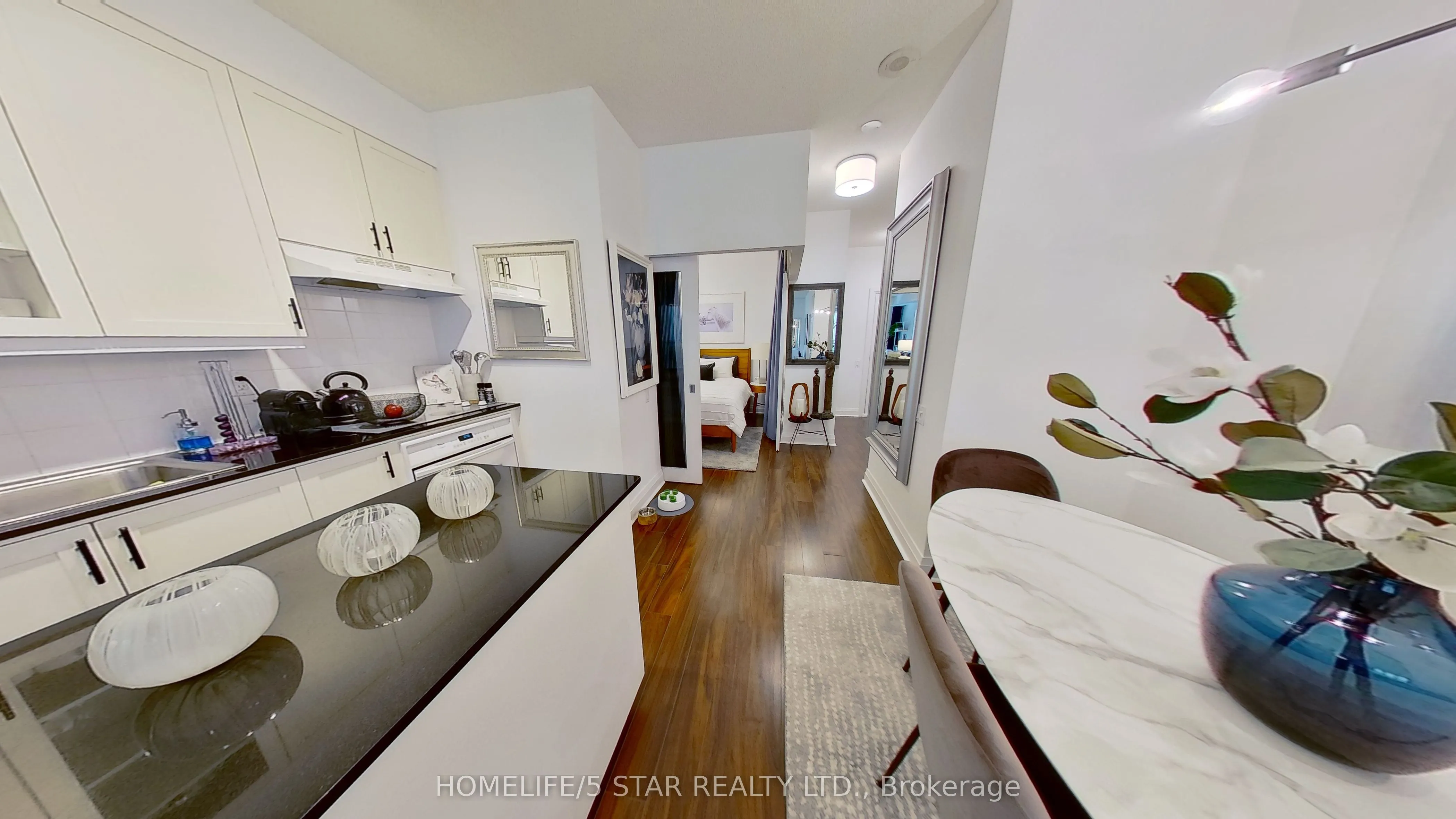 25 SCRIVENER Square, #209