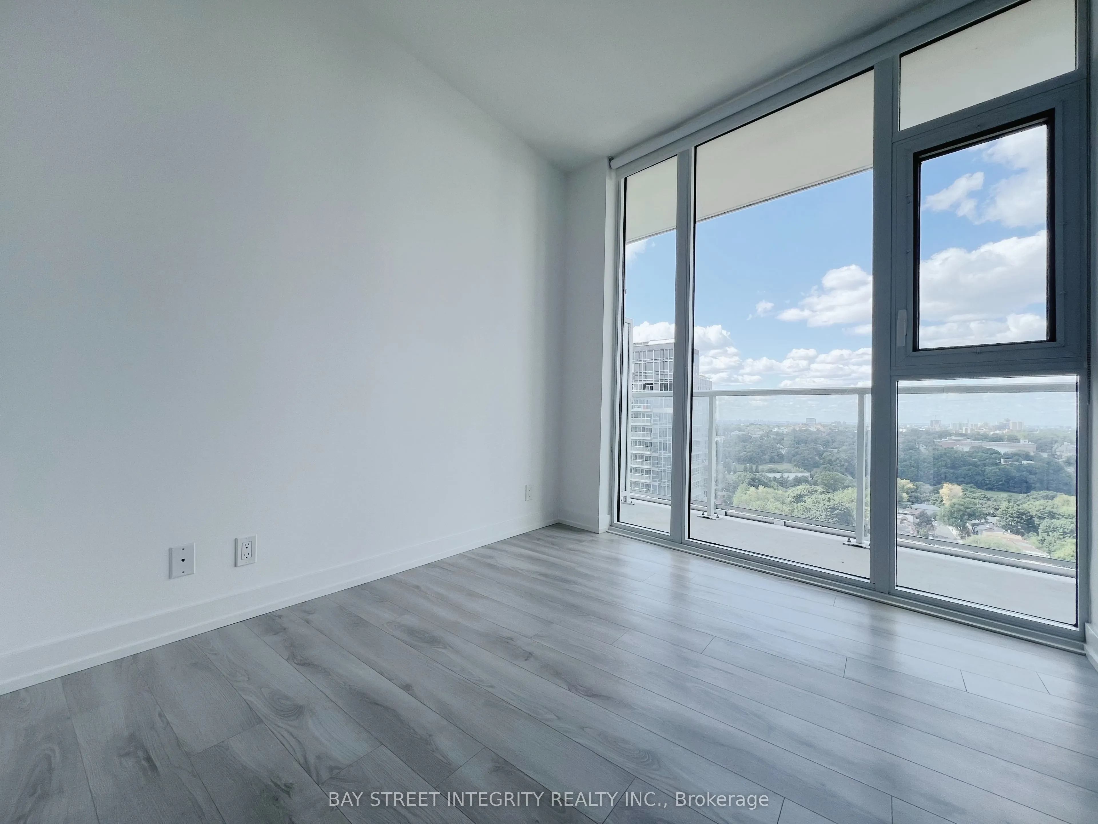33 Helendale Avenue, #1512